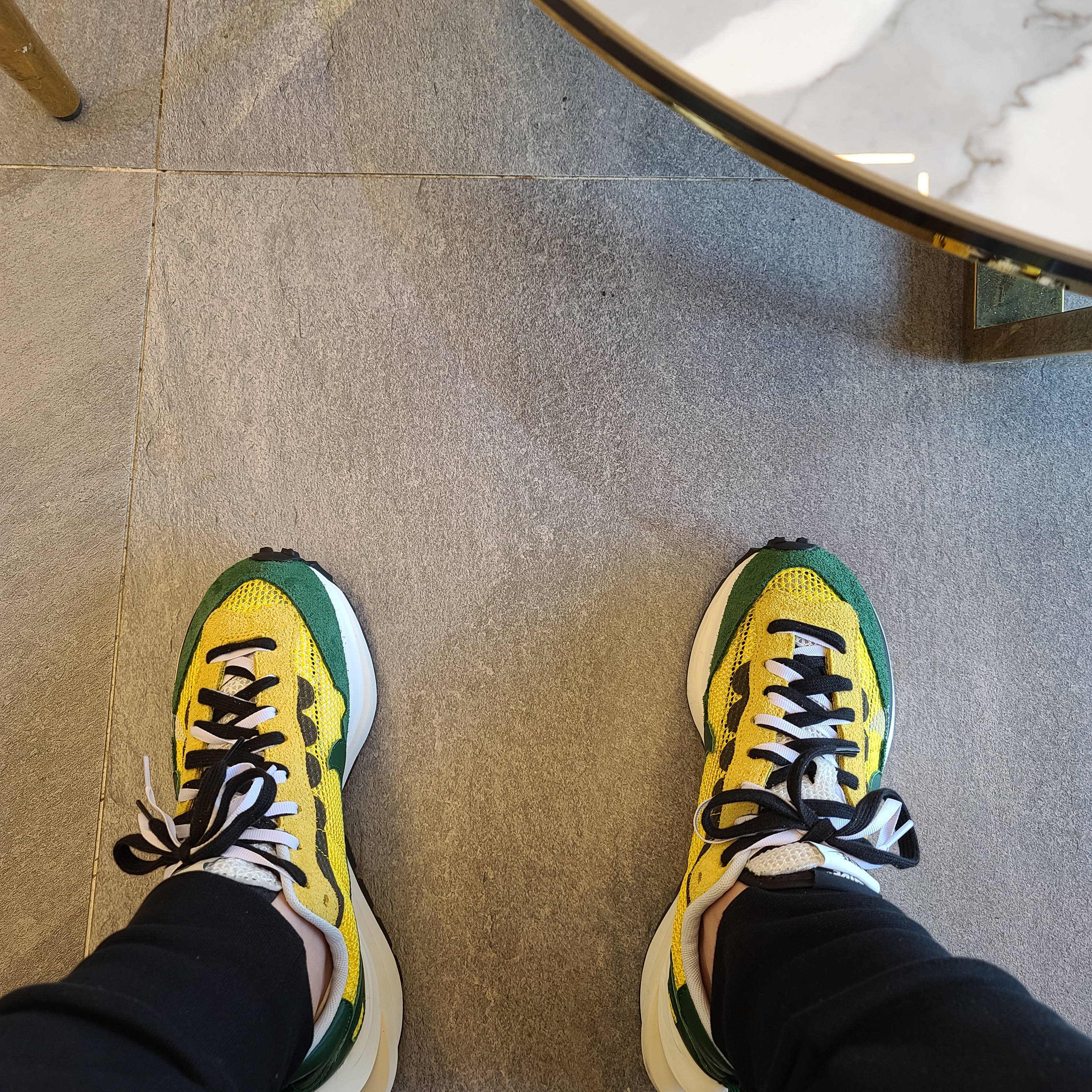 Nike x Sacai VaporWaffle Tour Yellow & Gorge Green Sail 착용 스타일