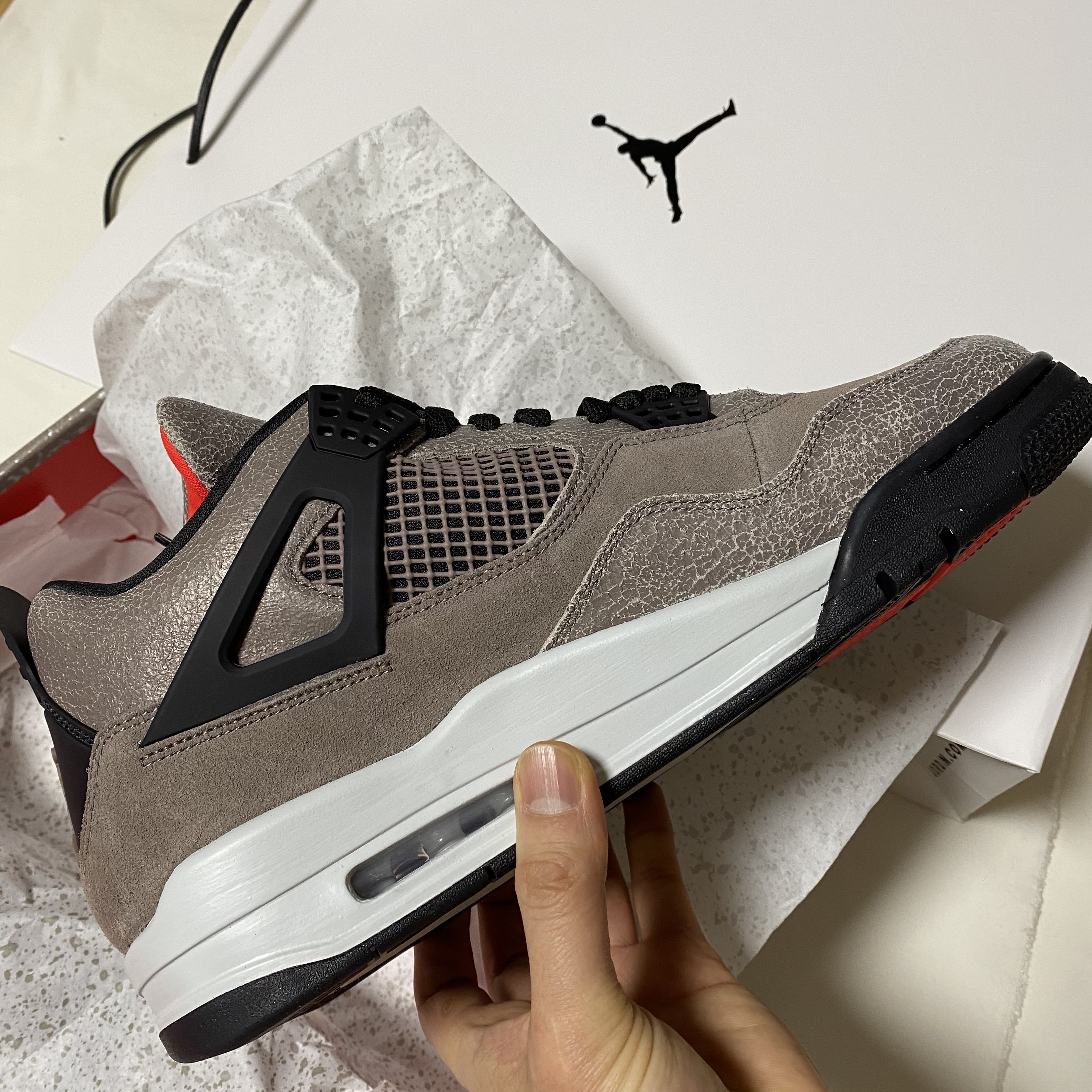Jordan 4 Retro Taupe Haze 착용 스타일 - 3