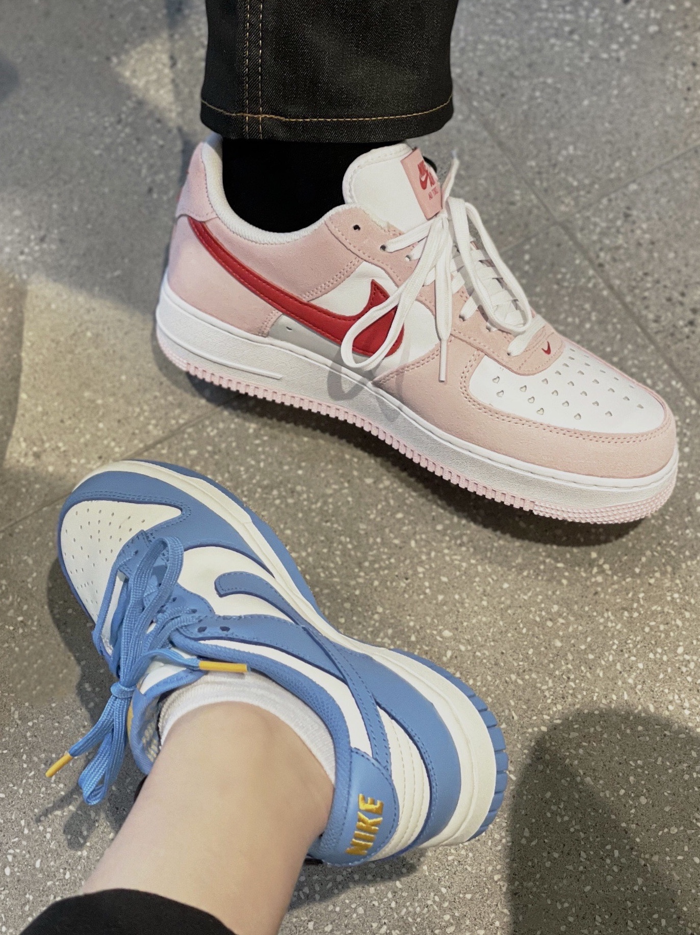 (W) Nike Dunk Low Coast, Nike Air Force 1 '07 QS Valentine's Day 착용 스타일
