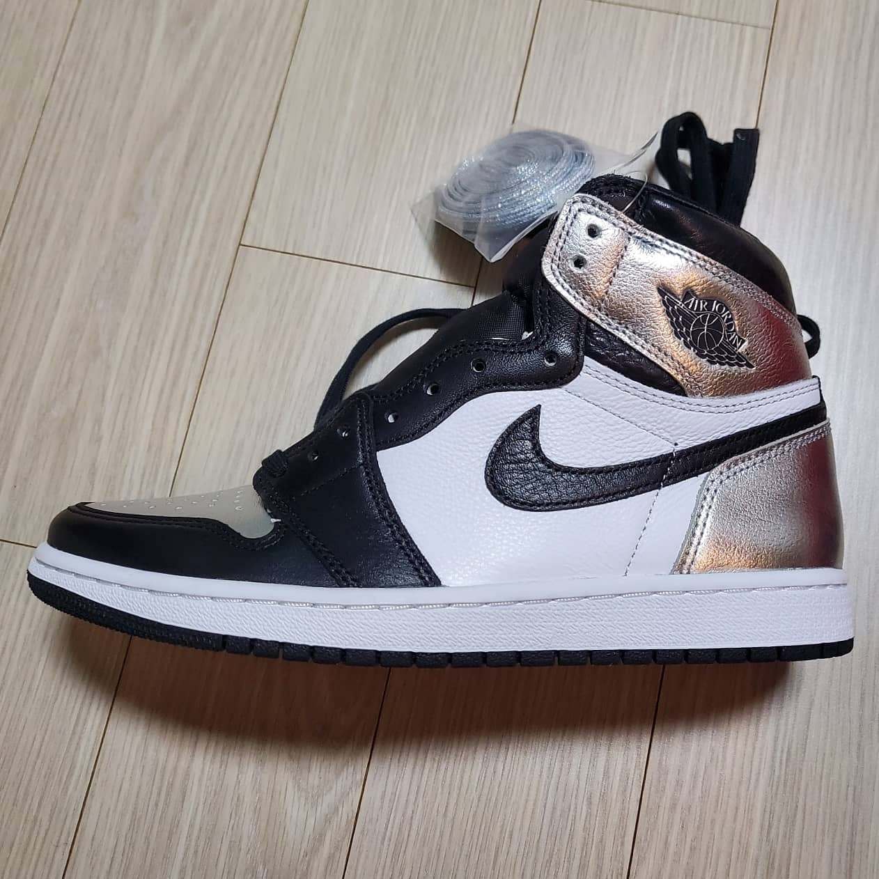 (W) Jordan 1 Retro High OG Silver Toe 착용 스타일 - 2