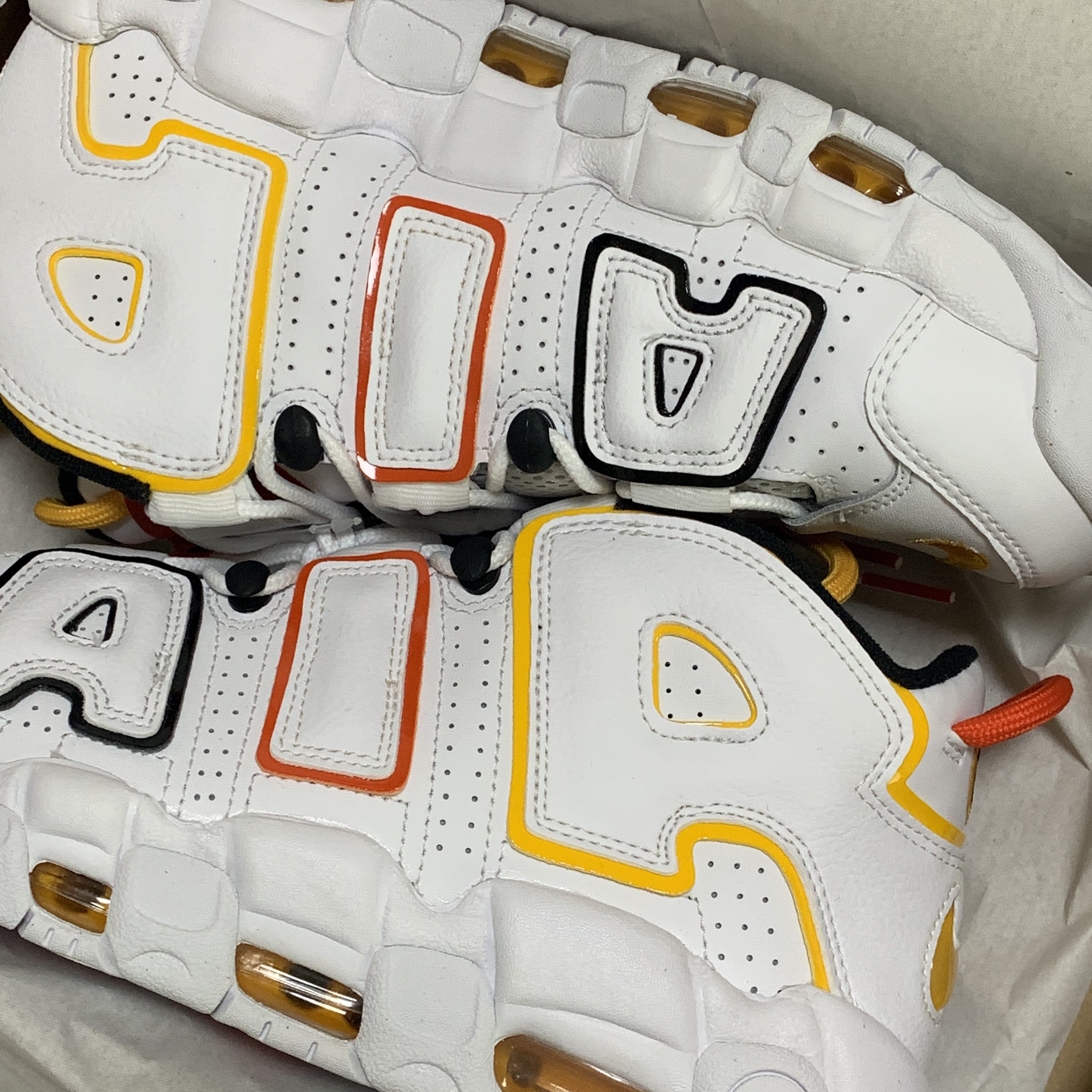 Nike Air More Uptempo Rayguns 착용 스타일