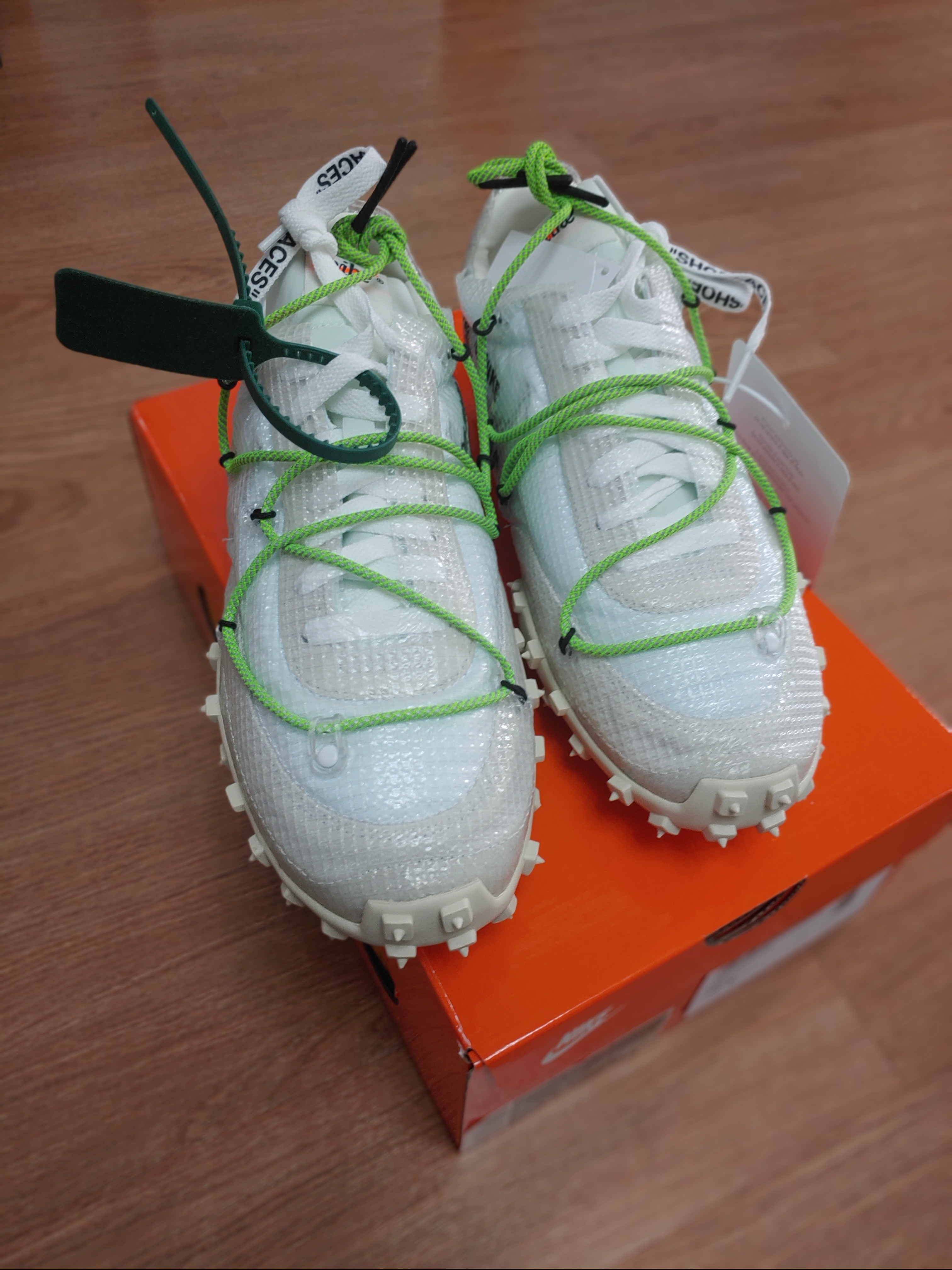 (W) Nike x Off-White Waffle Racer White 착용 스타일 - 2