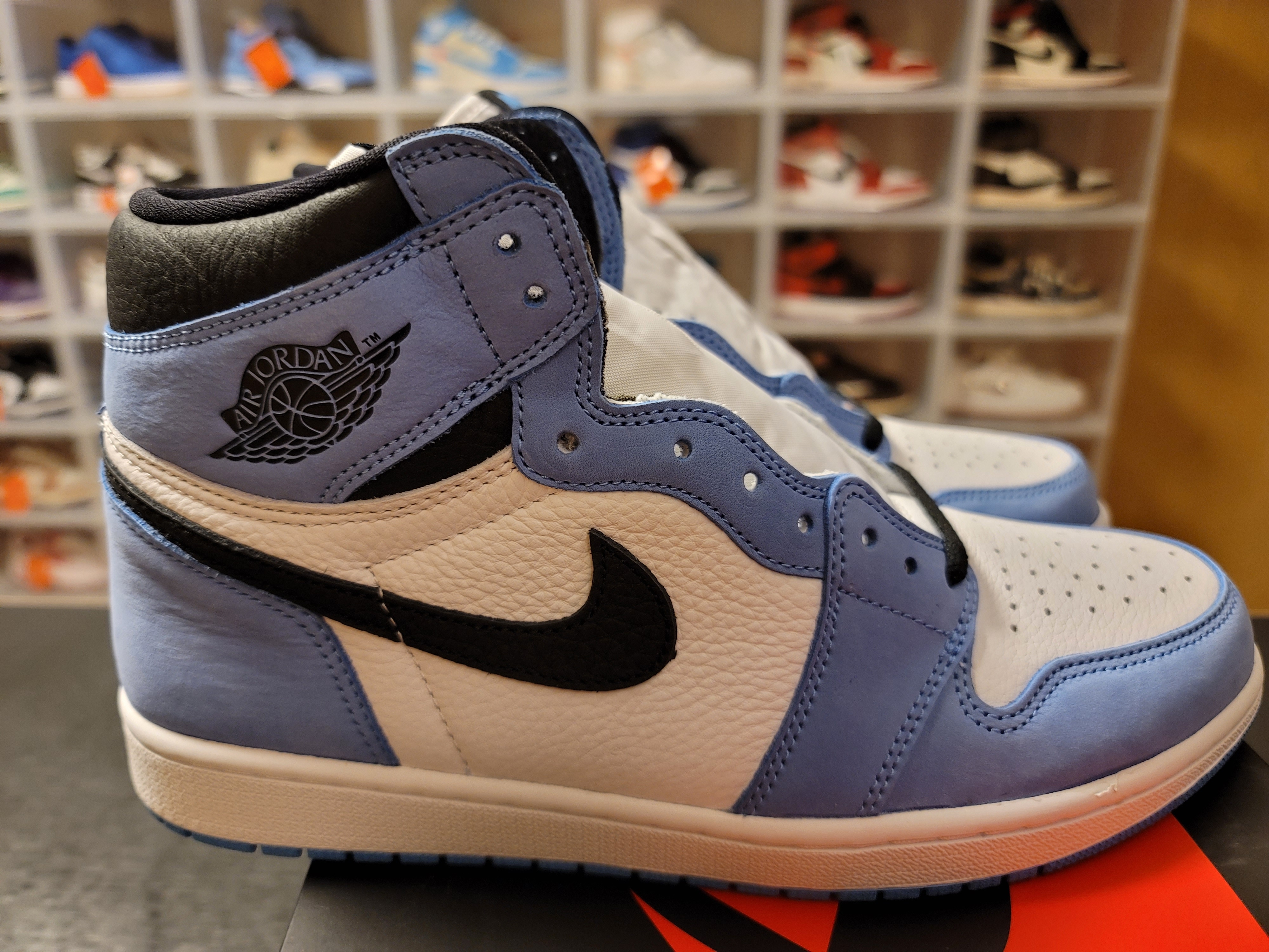 Jordan 1 Retro High OG University Blue 착용 스타일 - 2