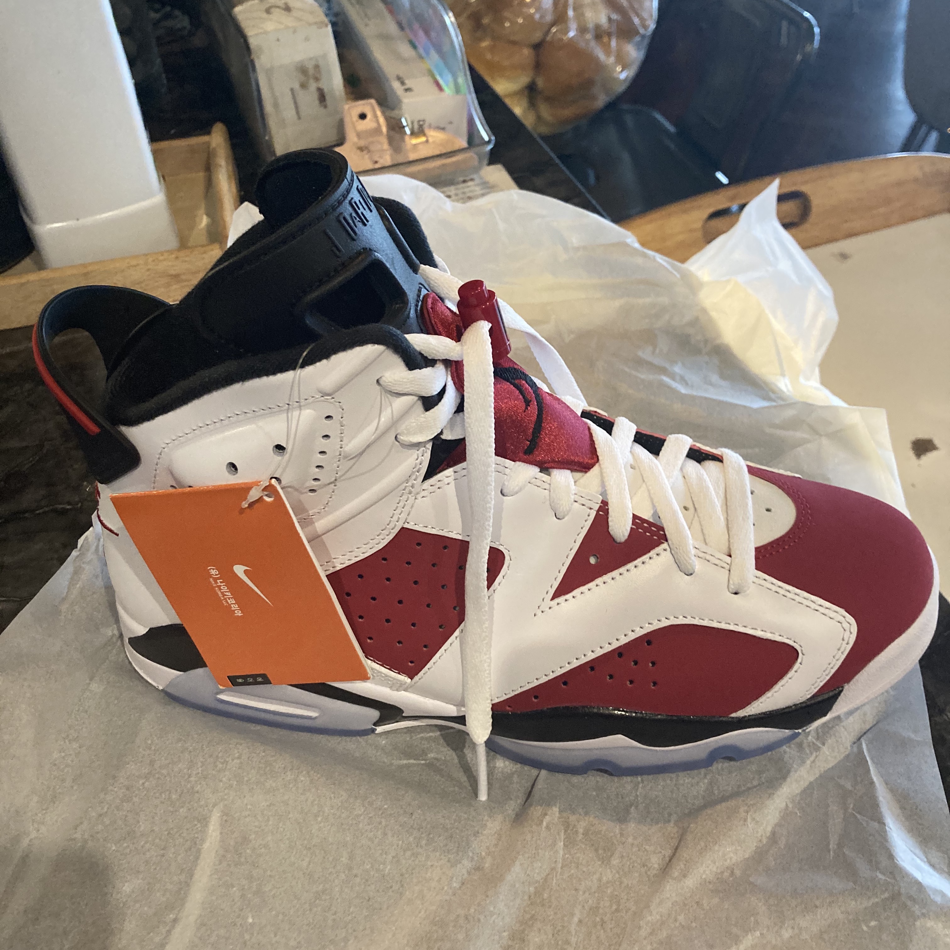 Jordan 6 Retro Carmine 2021 착용 스타일 - 2