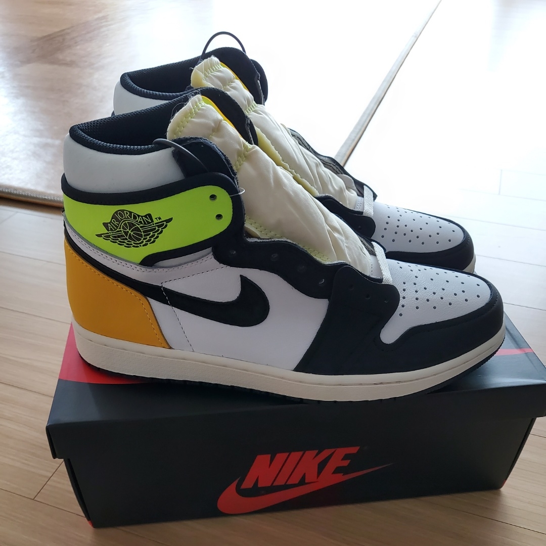 Jordan 1 Retro High OG Volt Gold 착용 스타일 - 1