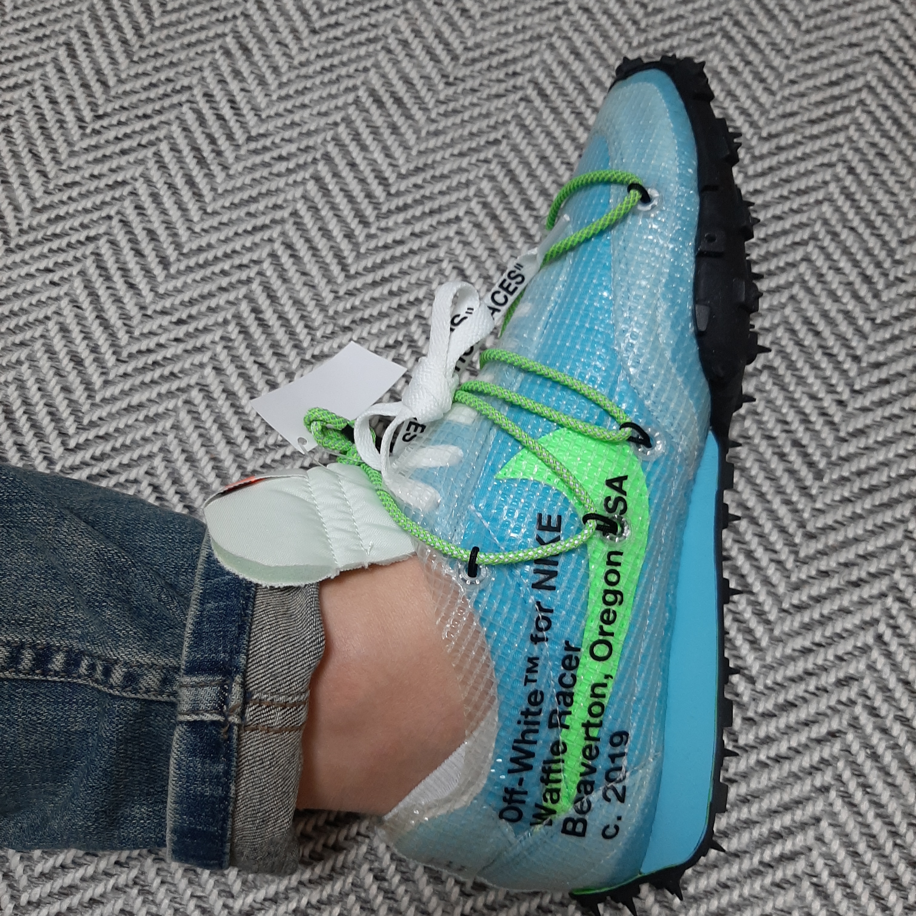 (W) Nike x Off-White Waffle Racer Vivid Sky 착용 스타일 - 4