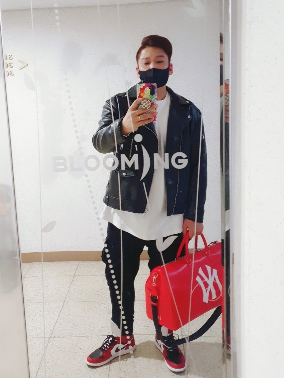 Jordan 1 Mid Chicago Black Toe 착용 스타일 - 2