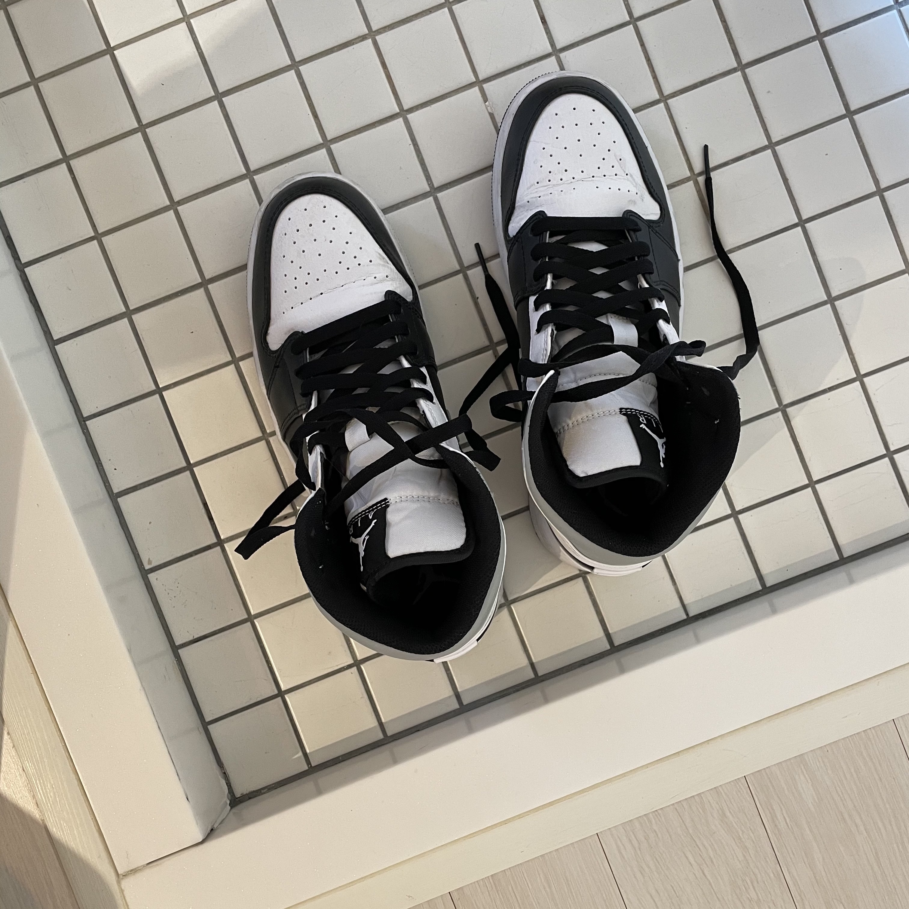 Jordan 1 Mid White Shadow 착용 스타일