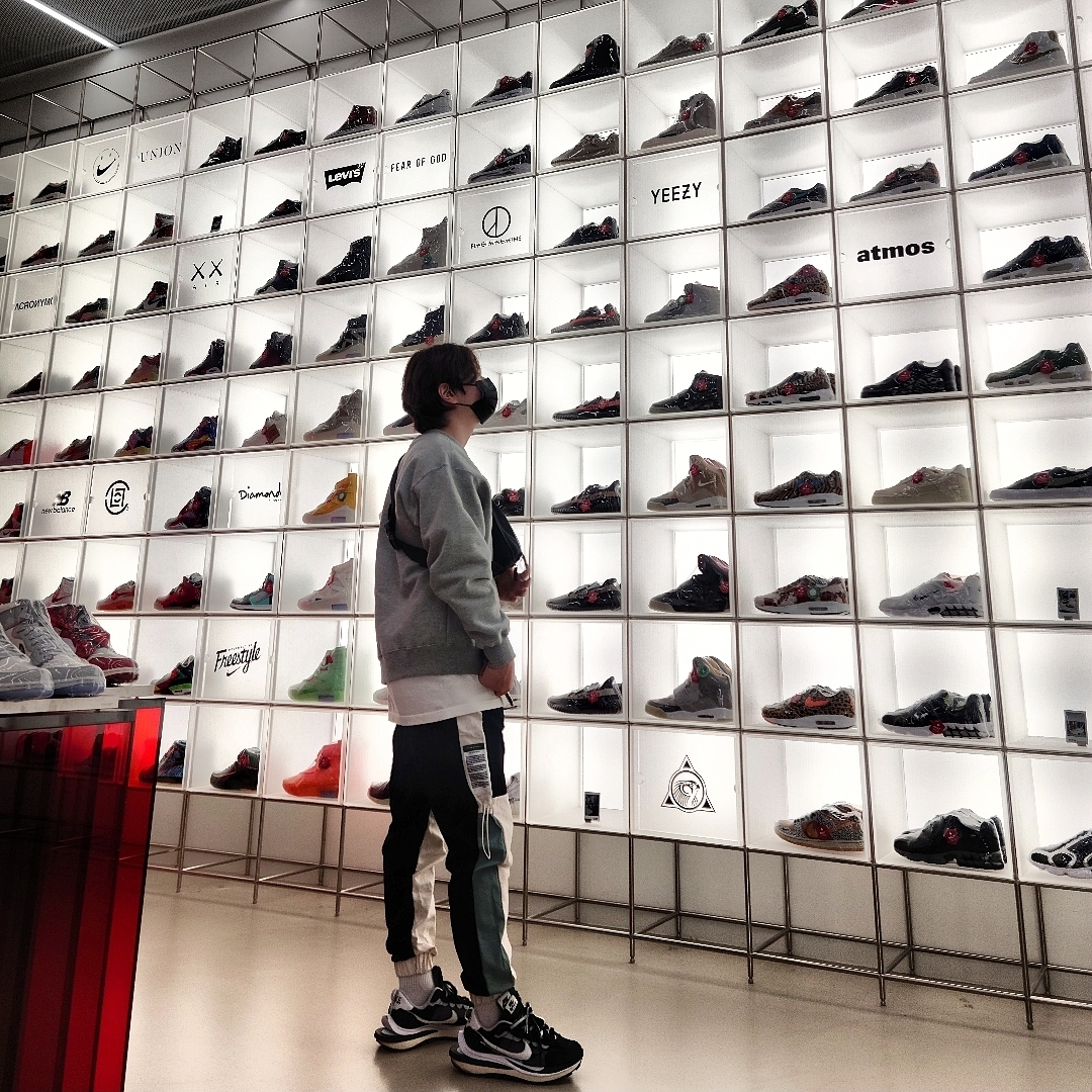 Nike x Sacai VaporWaffle Black White, Nike x Stussy NRG ZR Fleece Crewneck Heather Grey - US/EU 착용 스타일