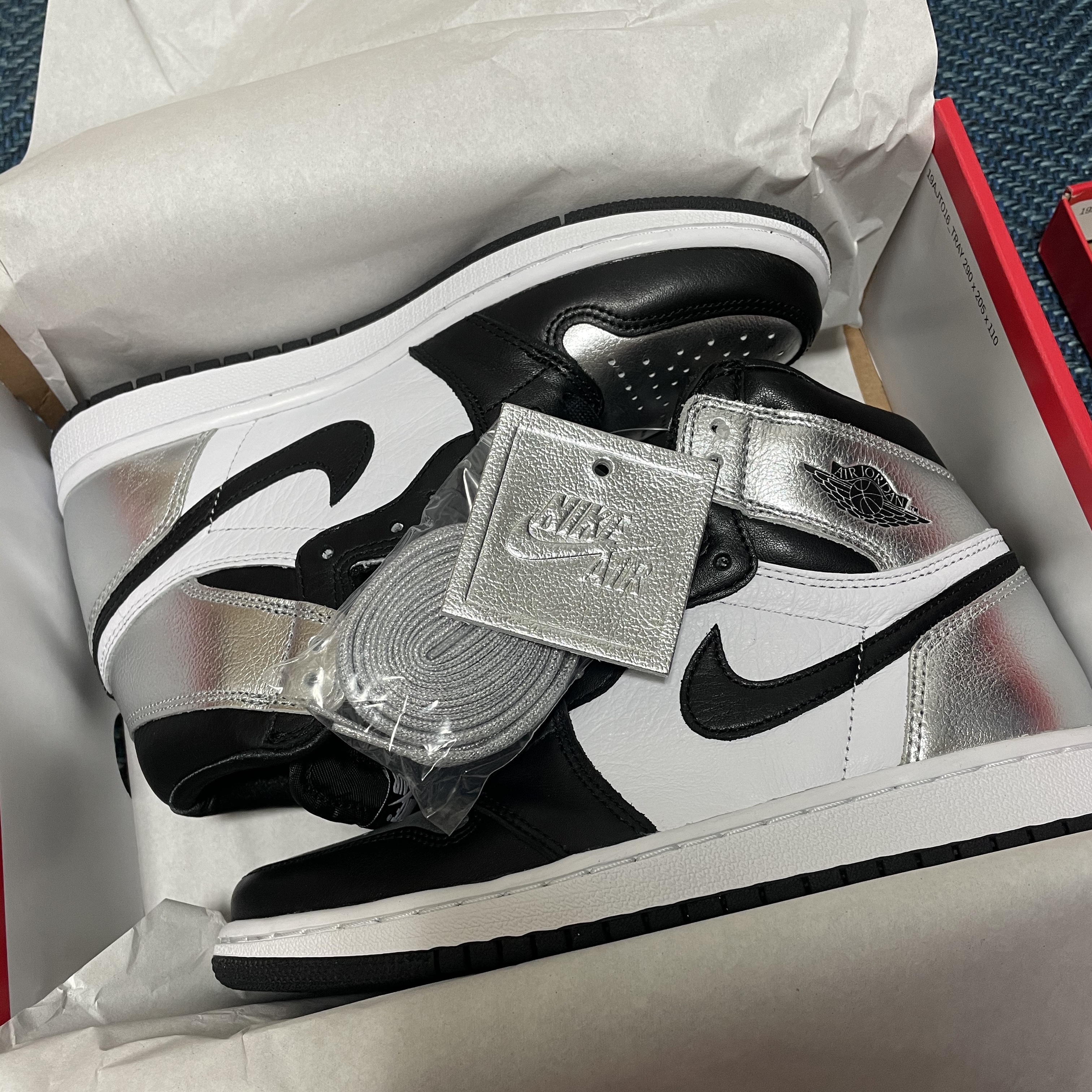 (W) Jordan 1 Retro High OG Silver Toe 착용 스타일 - 1