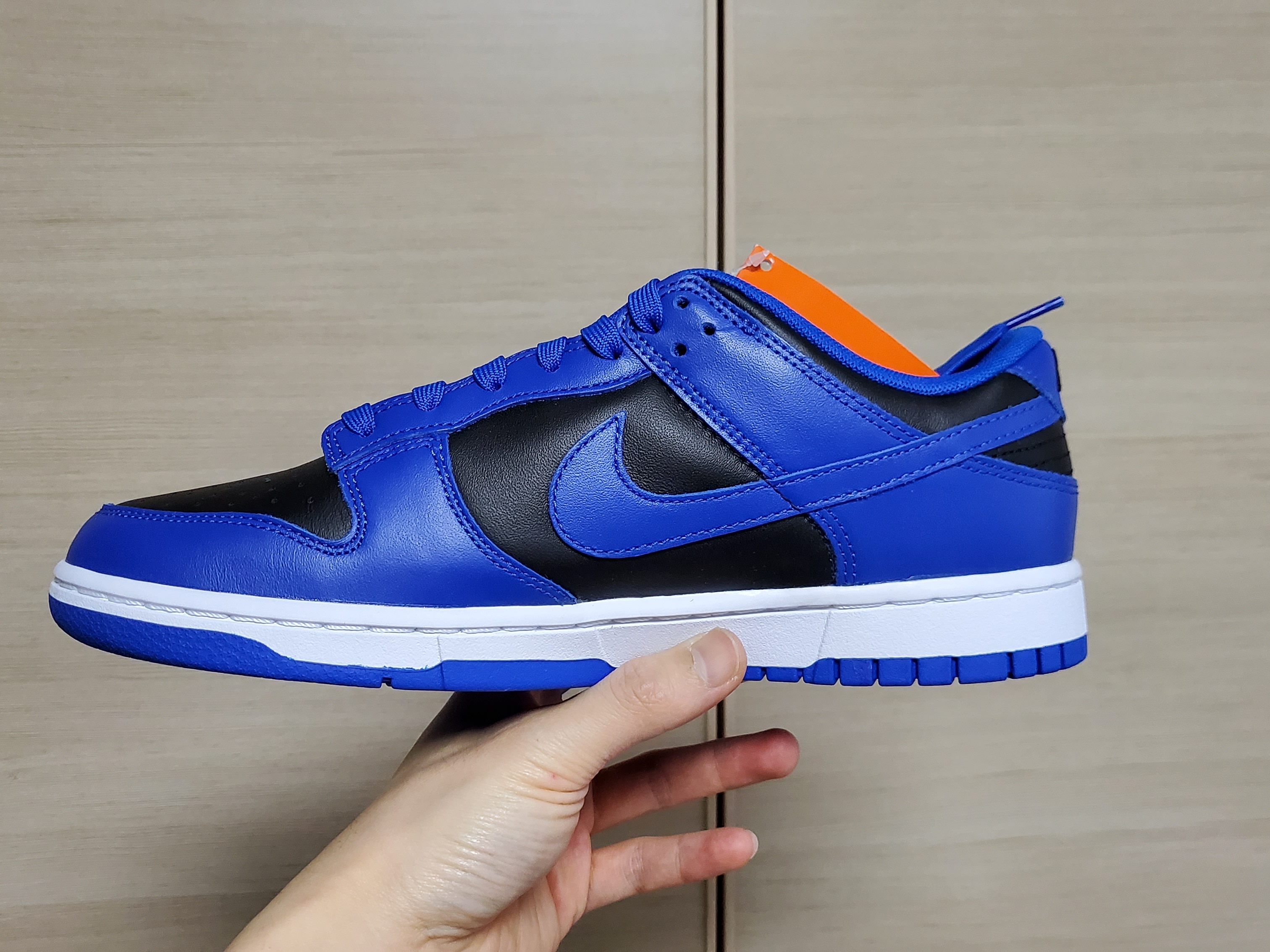 Nike Dunk Low Retro Hyper Cobalt 착용 스타일 - 4
