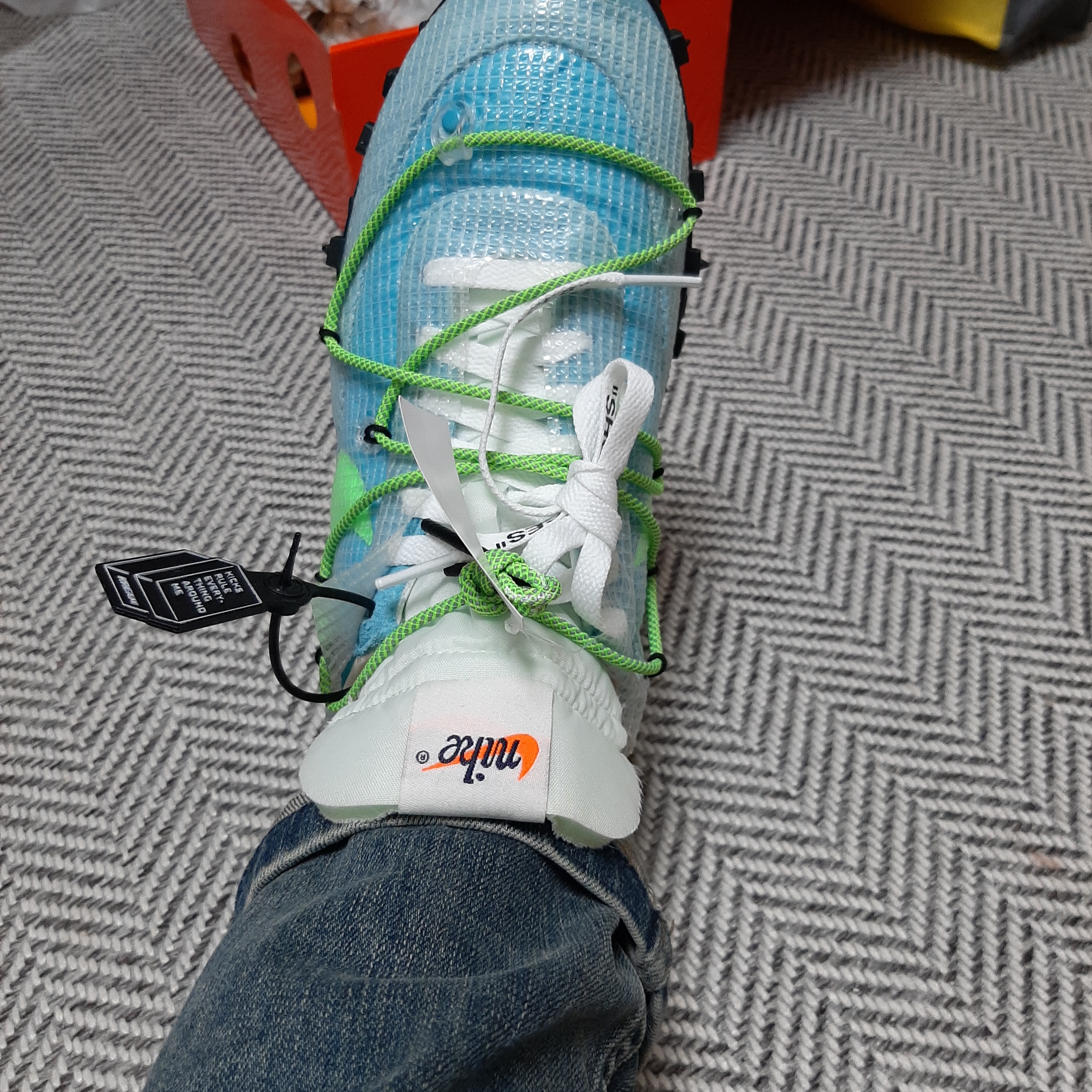 (W) Nike x Off-White Waffle Racer Vivid Sky 착용 스타일 - 3