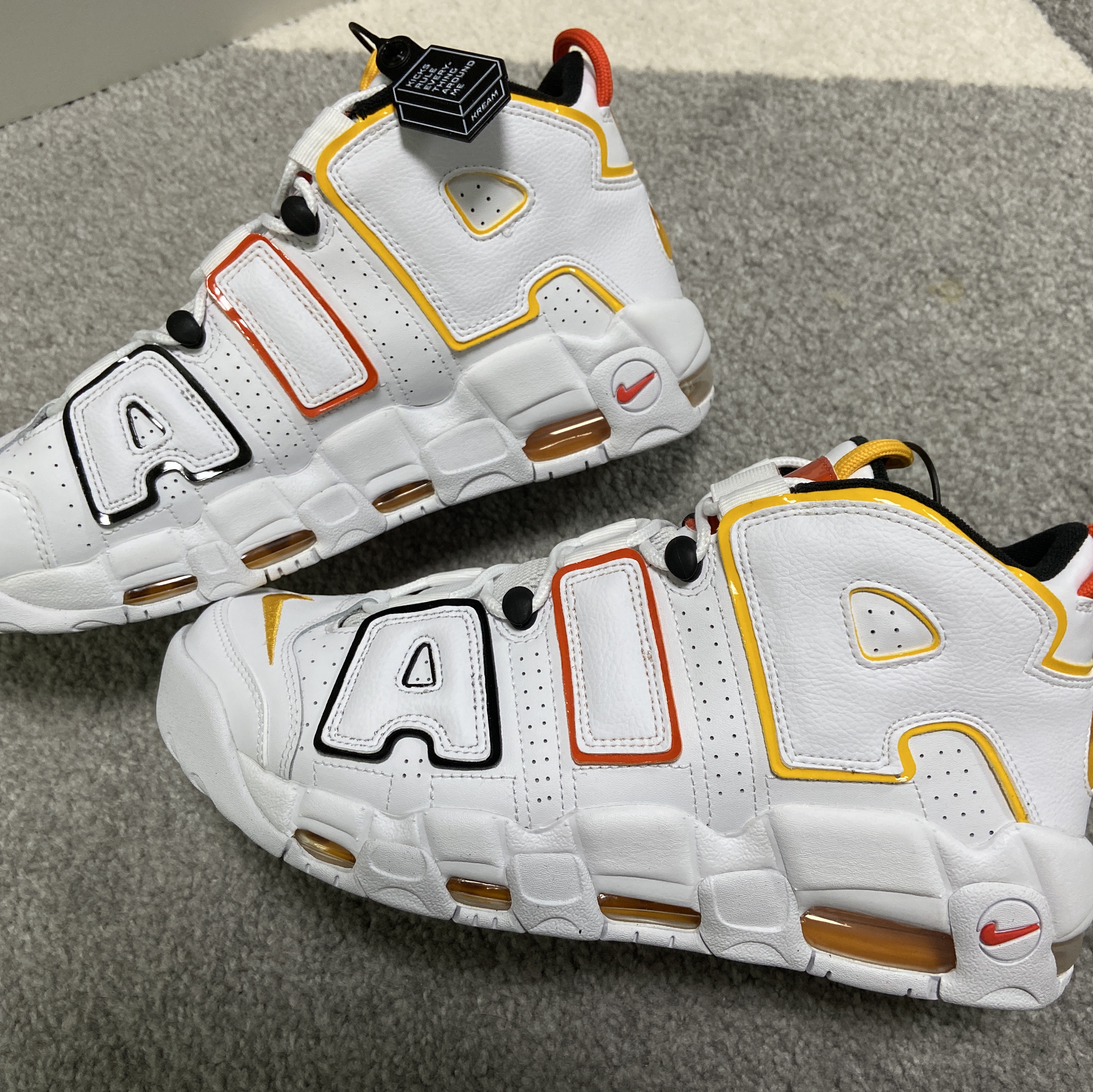Nike Air More Uptempo Rayguns 착용 스타일