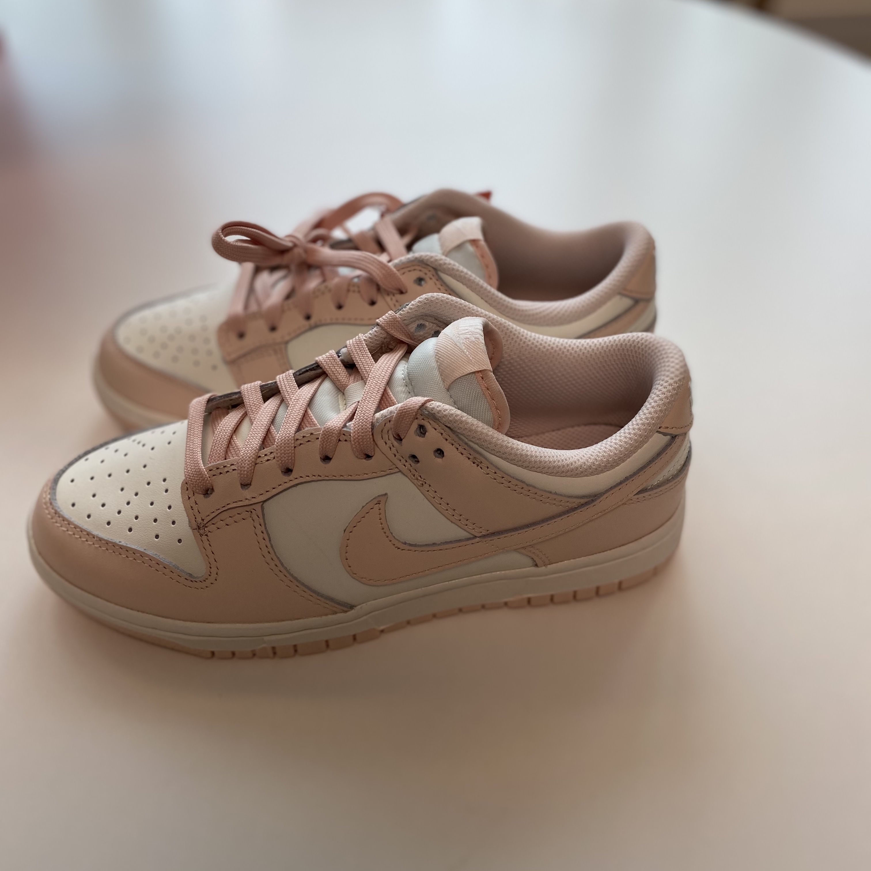 (W) Nike Dunk Low Orange Pearl 착용 스타일 - 3