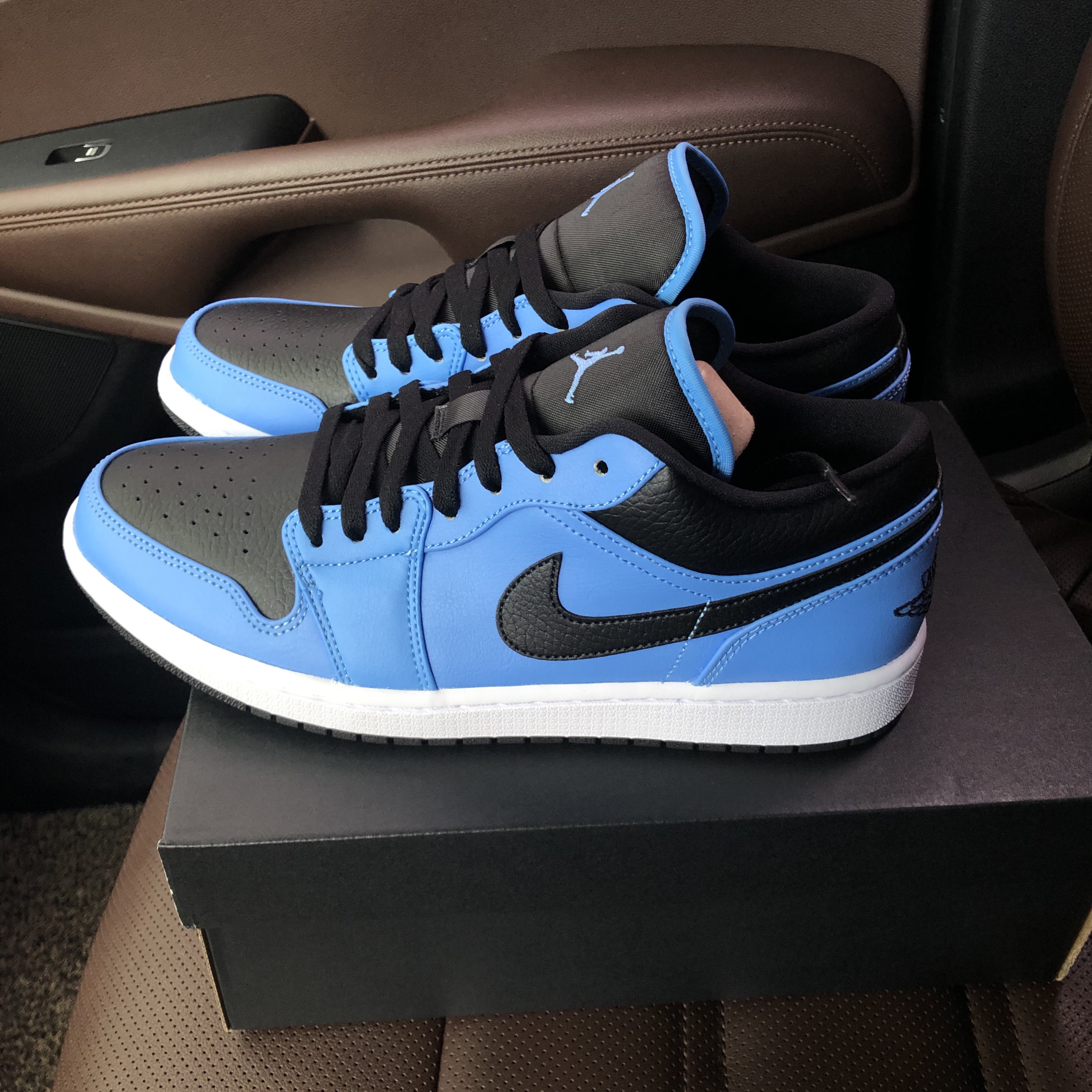 Jordan 1 Low University Blue Black 착용 스타일 - 2