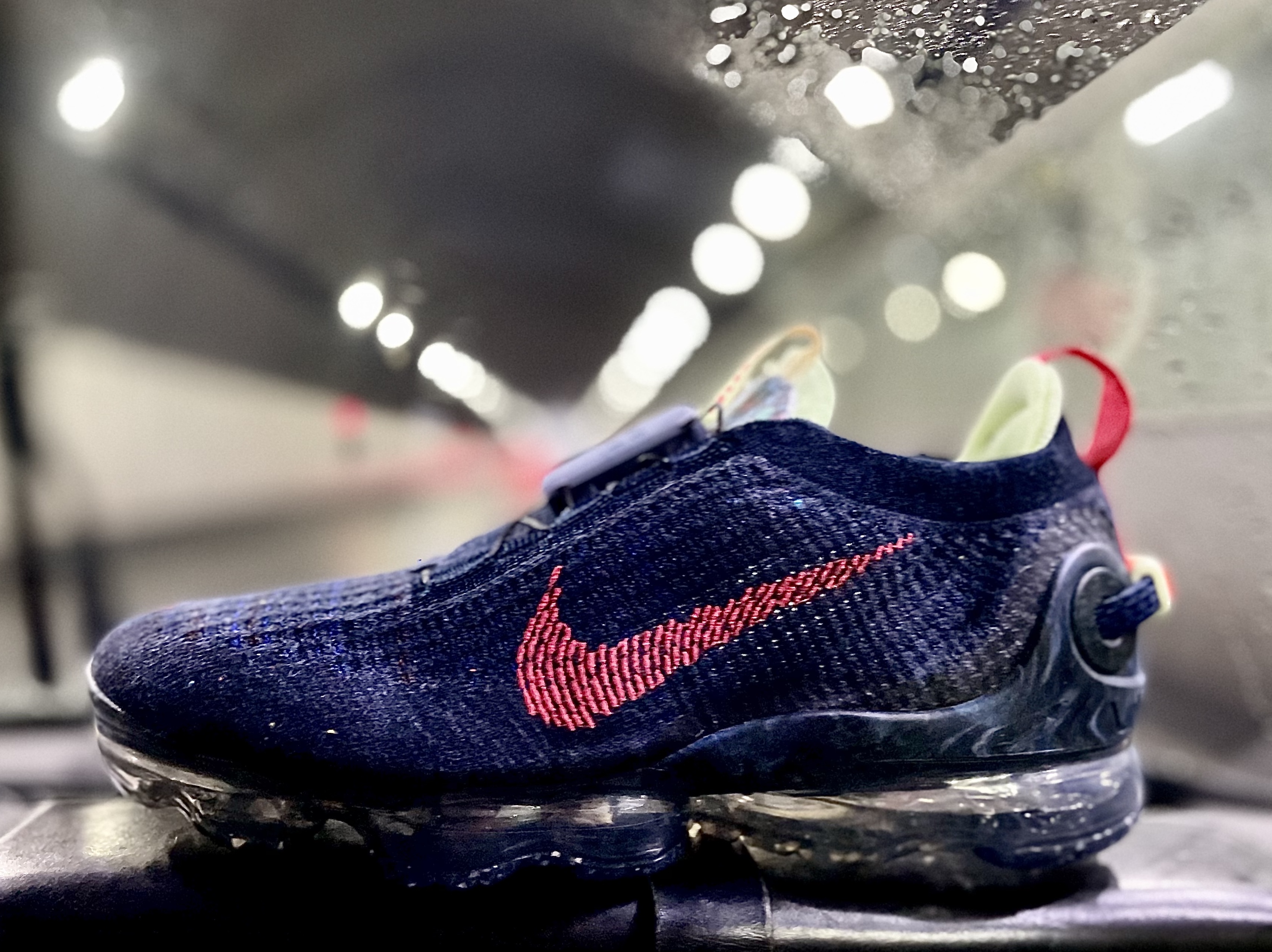 Nike Air VaporMax 2020 Flyknit Obsidian Siren Red 착용 스타일