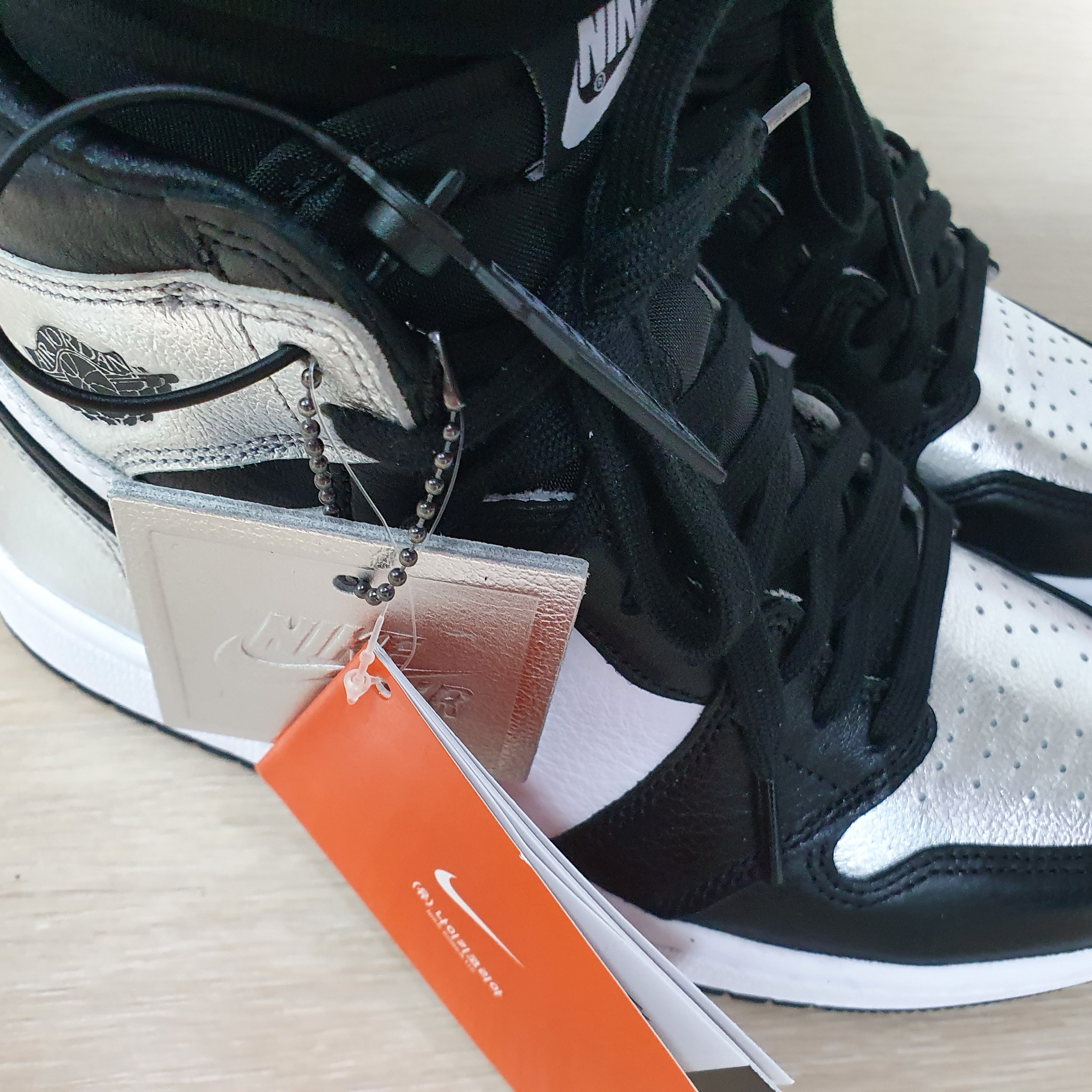 (W) Jordan 1 Retro High OG Silver Toe 착용 스타일 - 2