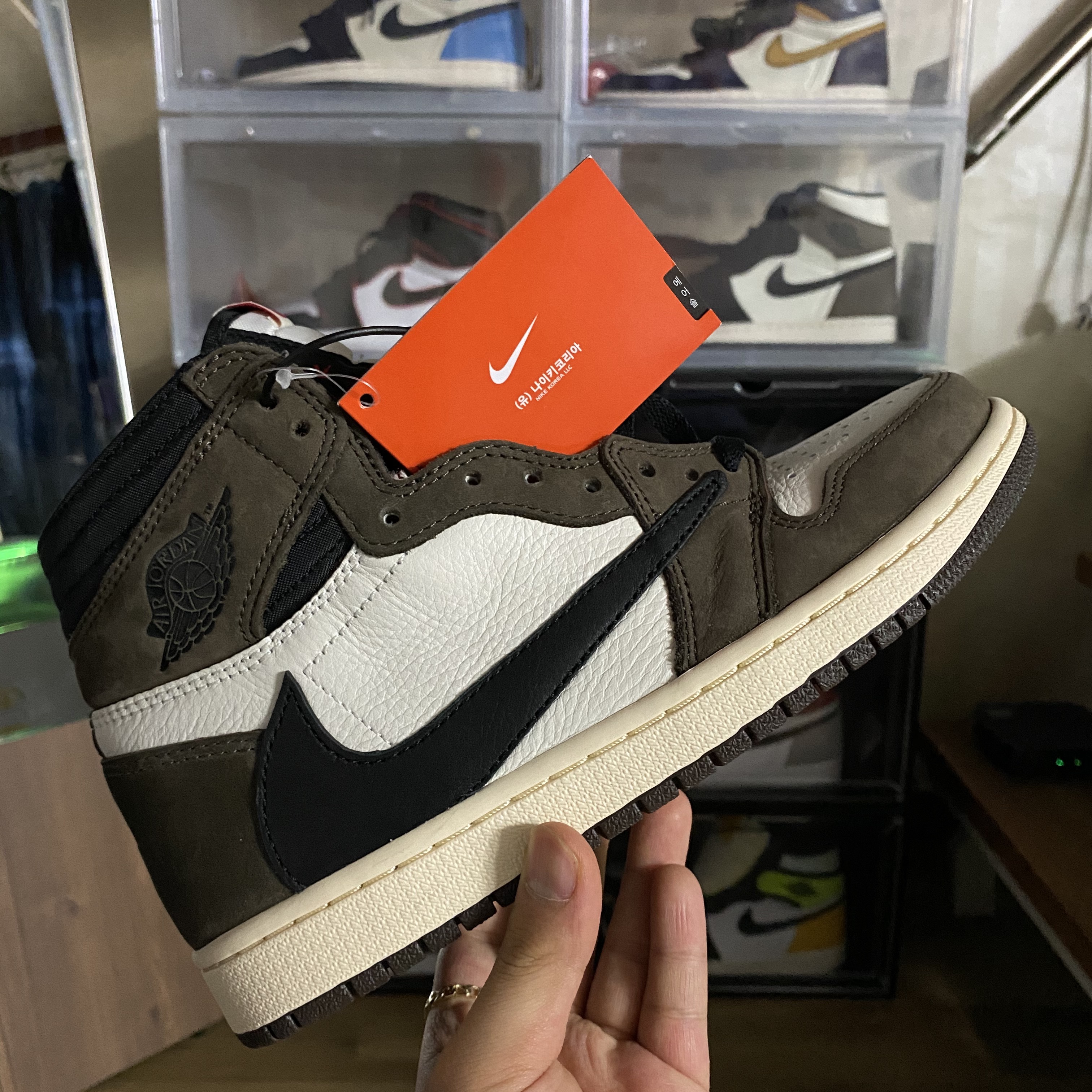 Jordan 1 x Travis Scott Retro High OG SP Mocha 착용 스타일