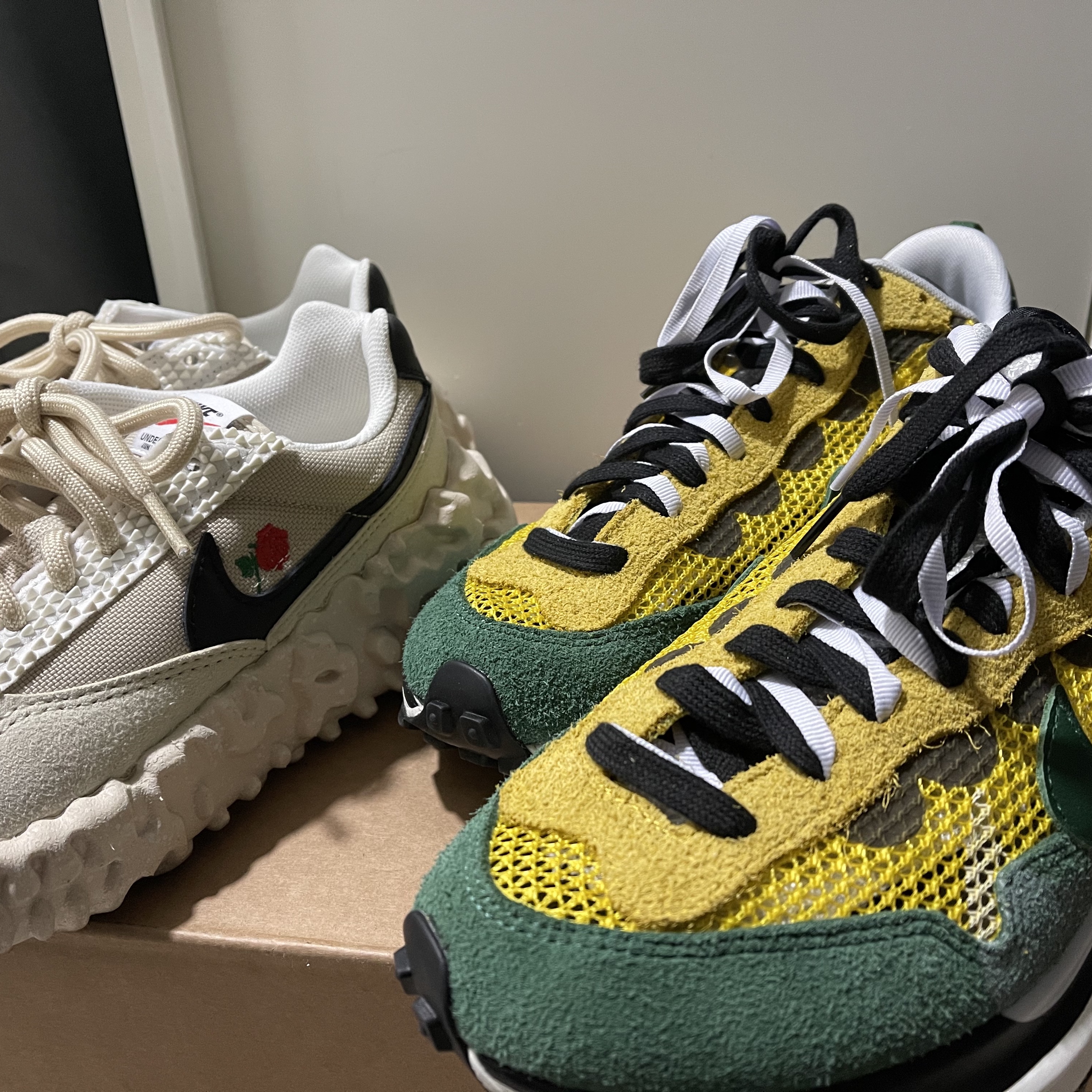 Nike x Sacai VaporWaffle Tour Yellow & Gorge Green Sail, Nike x Undercover Overbreak SP Overcast 착용 스타일 - 3