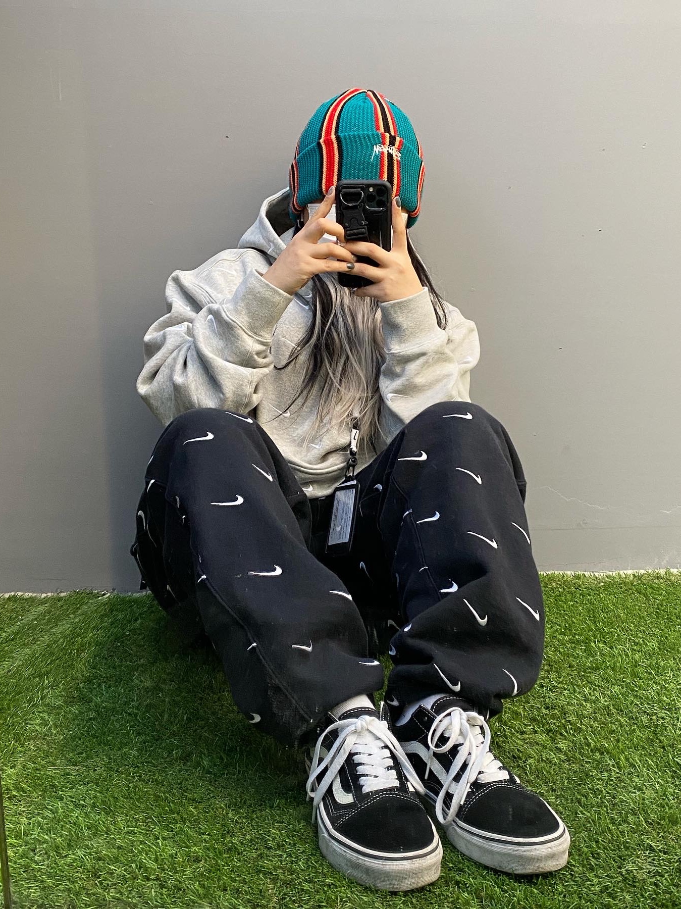 Nike NRG Swoosh Logo Hoodie Grey Heather 착용 스타일 - 1