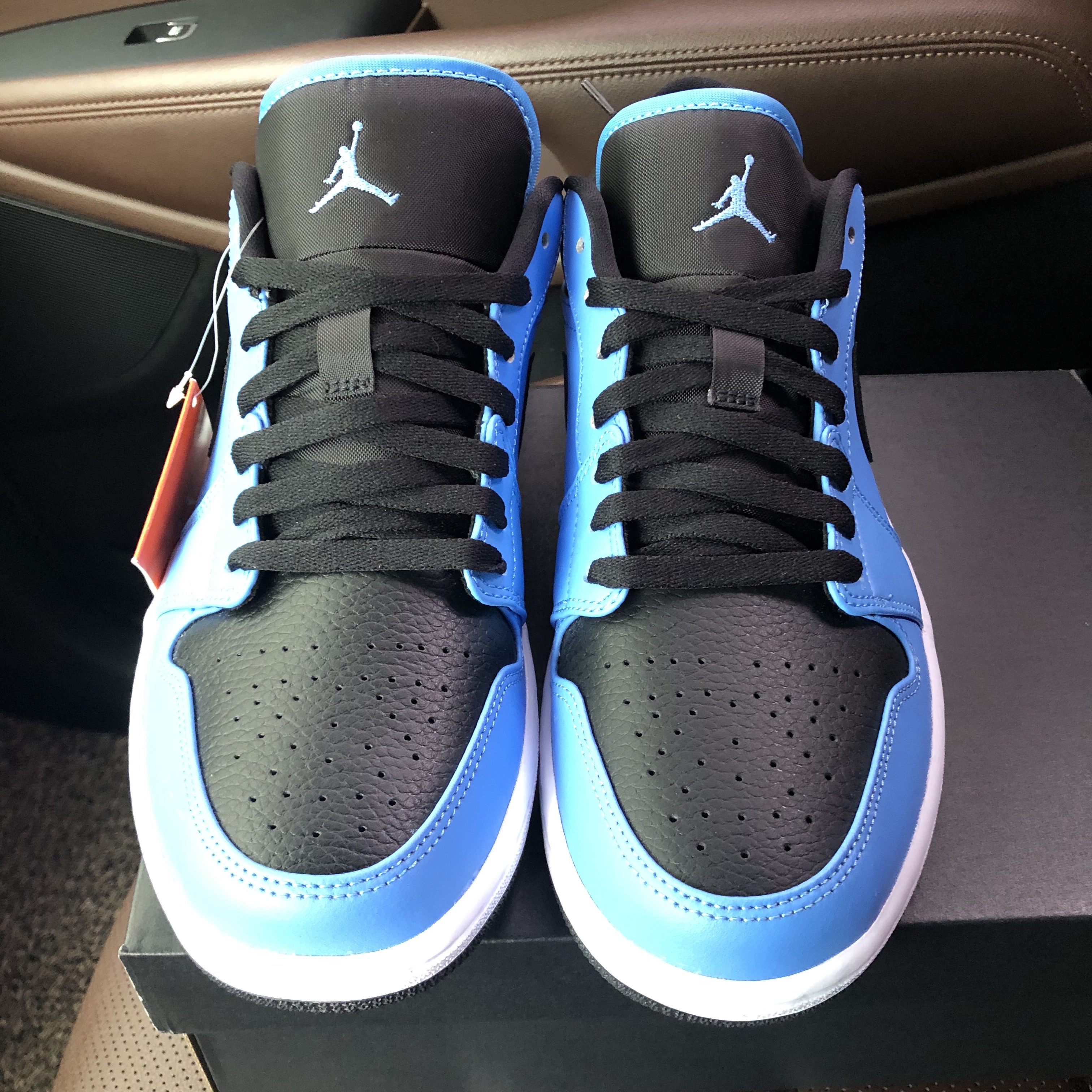 Jordan 1 Low University Blue Black 착용 스타일 - 1