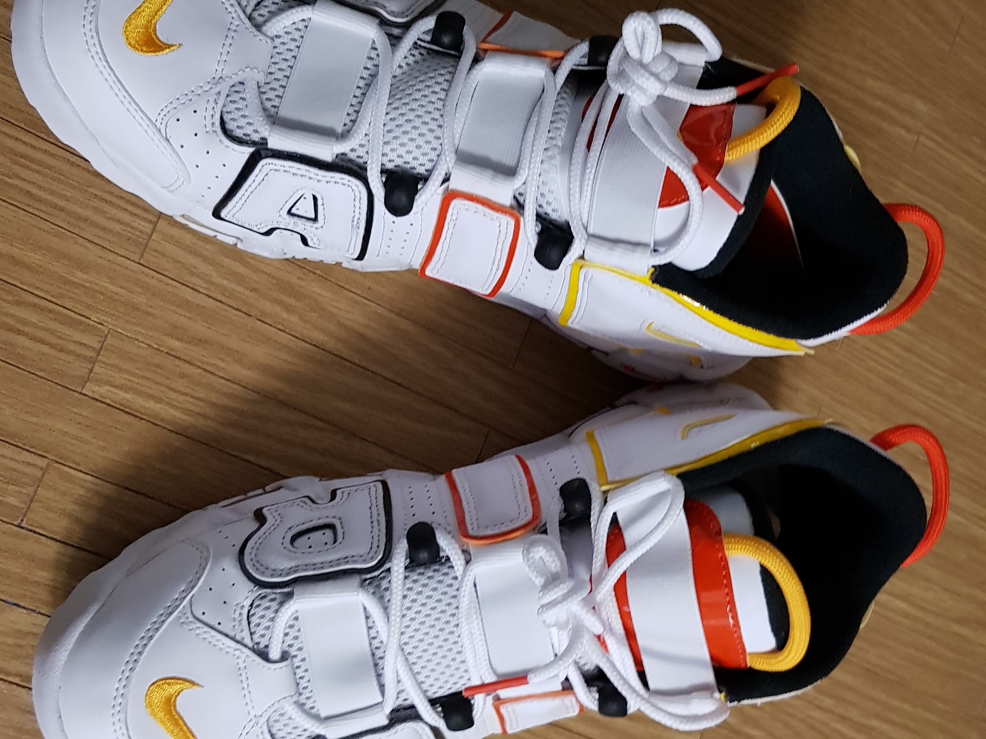 Nike Air More Uptempo Rayguns 착용 스타일 - 3