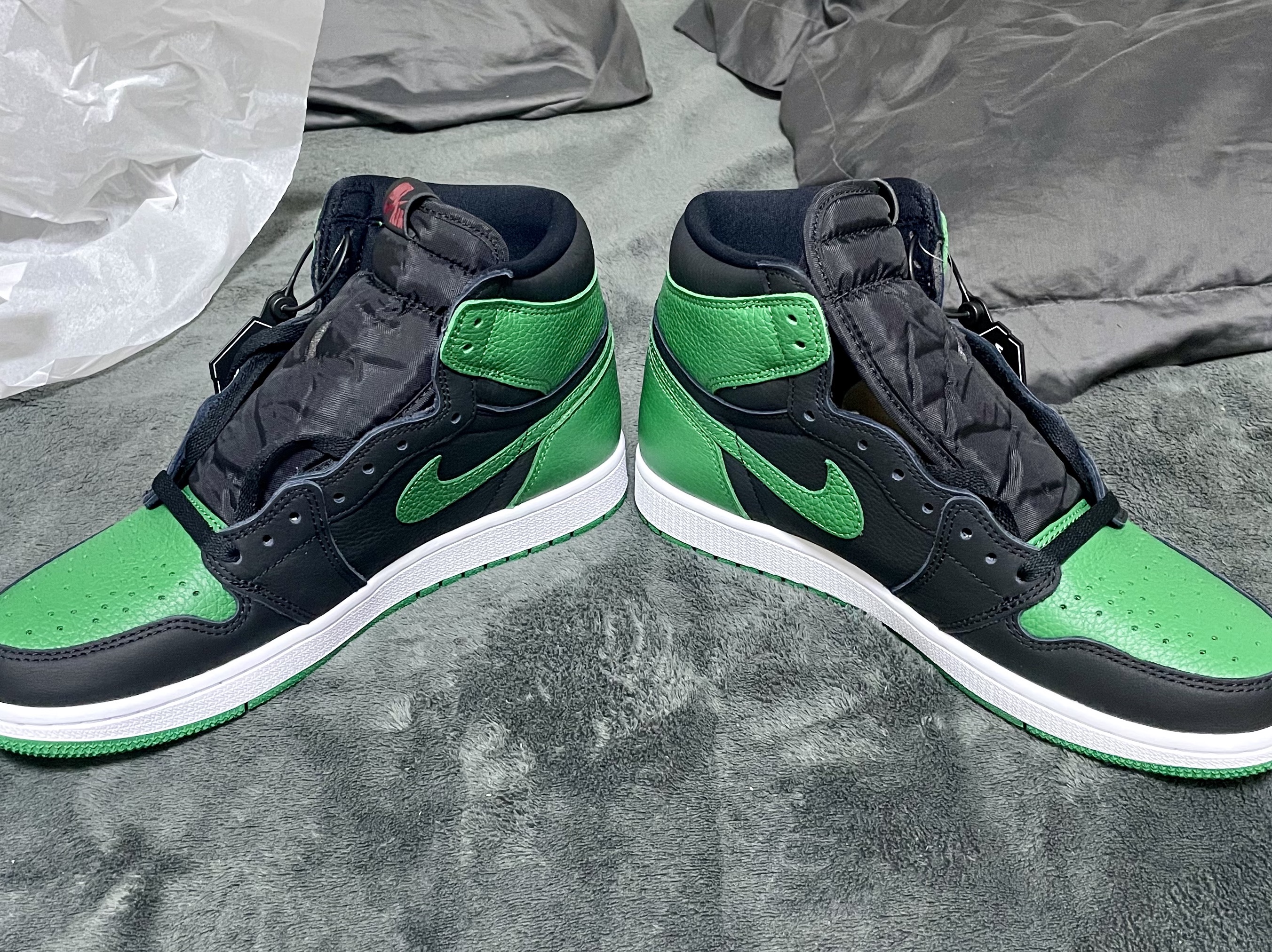 Jordan 1 Retro High OG Pine Green Black 착용 스타일 - 1