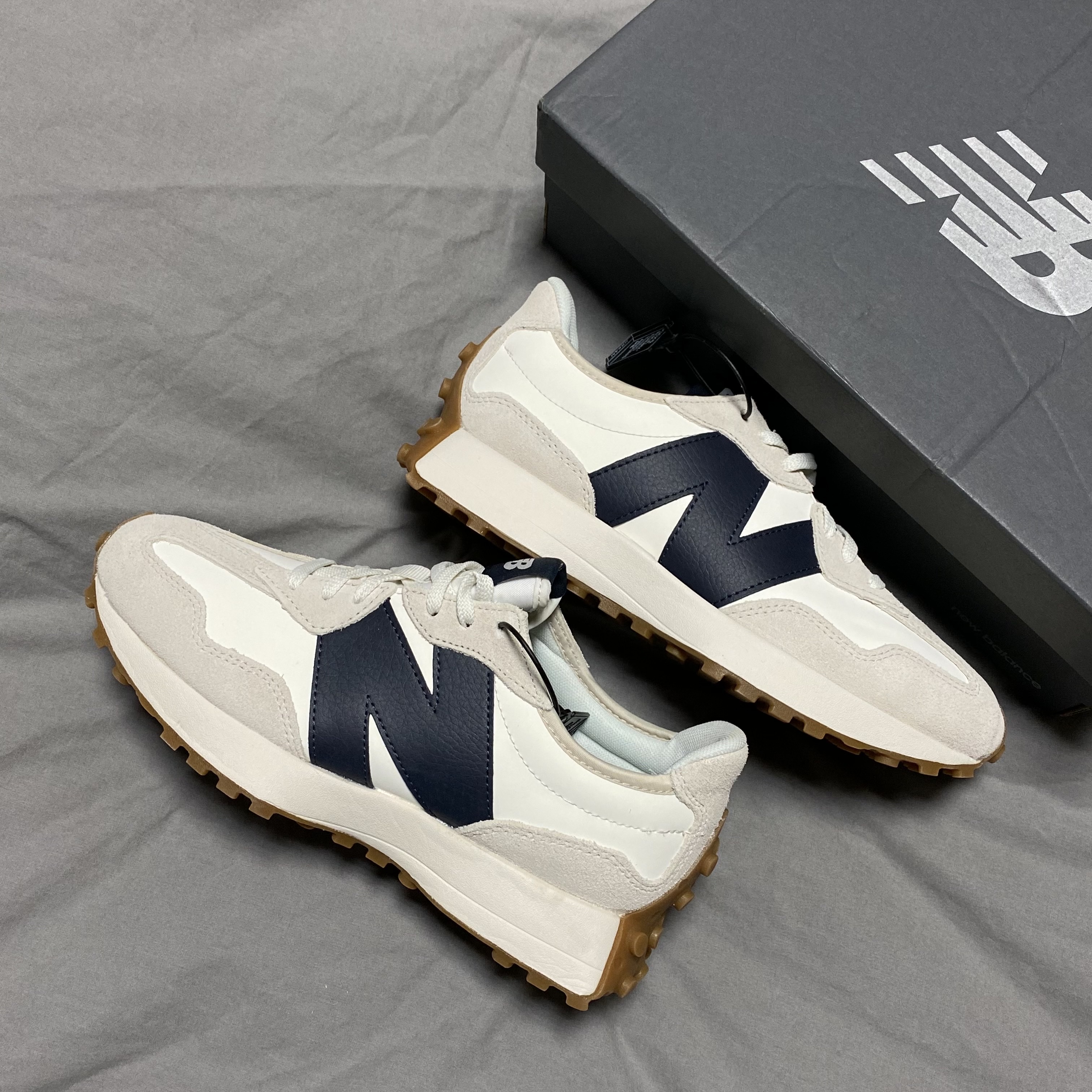 (W) New Balance 327 Beige Gum 착용 스타일