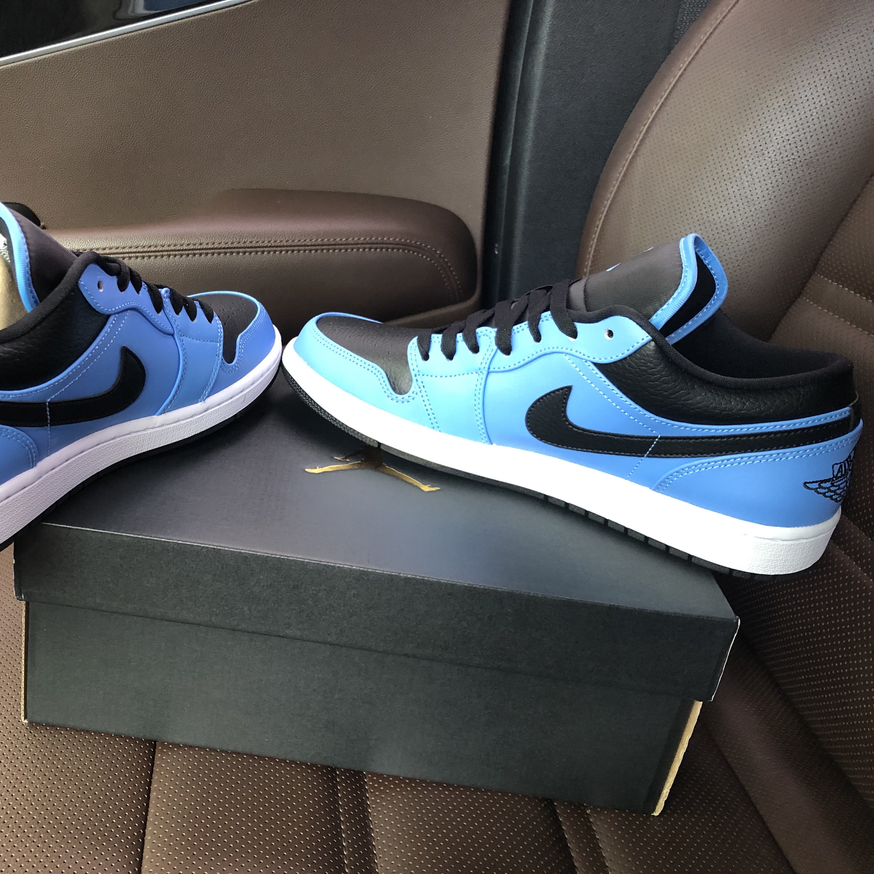 Jordan 1 Low University Blue Black 착용 스타일 - 4