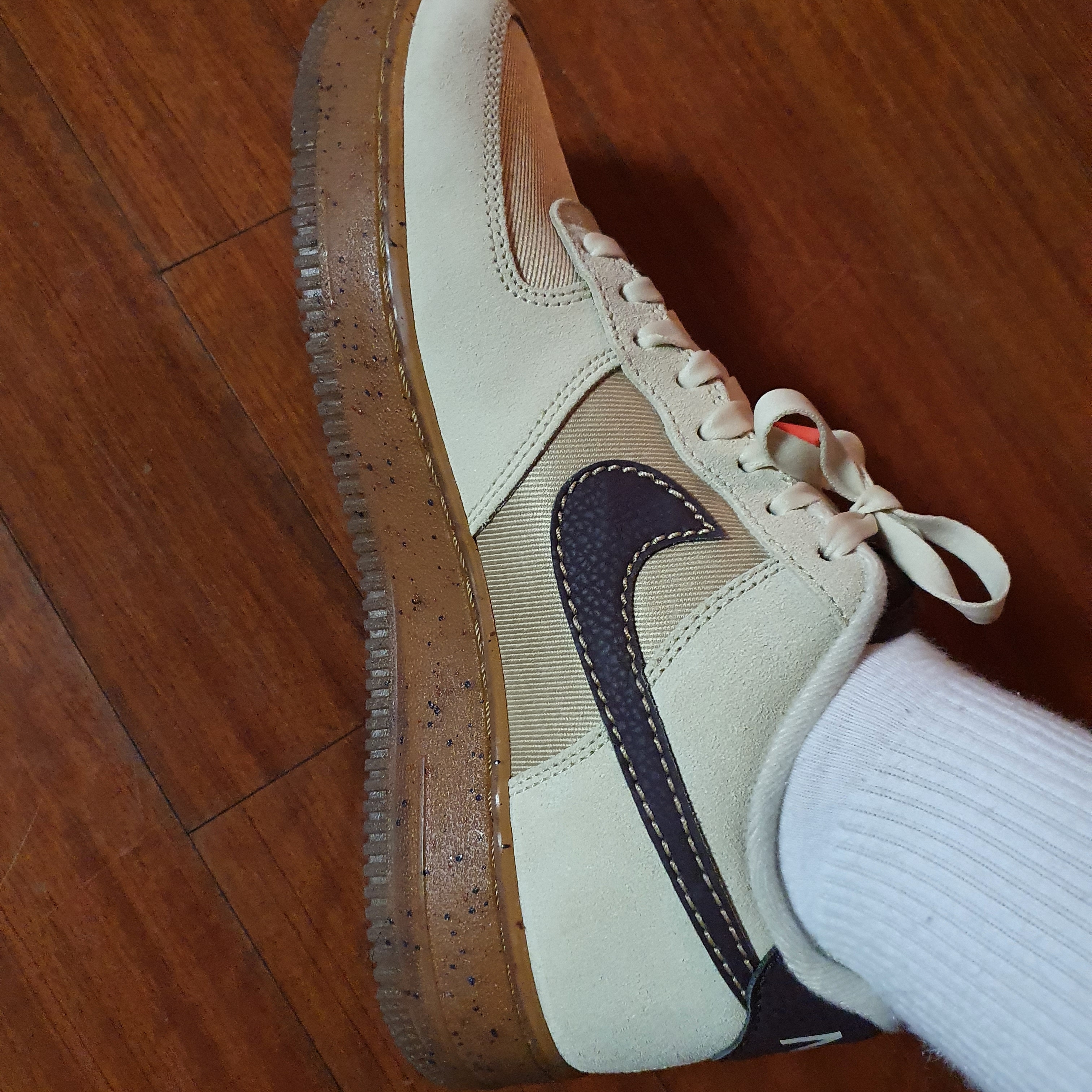 Nike Air Force 1 '07 LV8 Coffee 착용 스타일 - 2