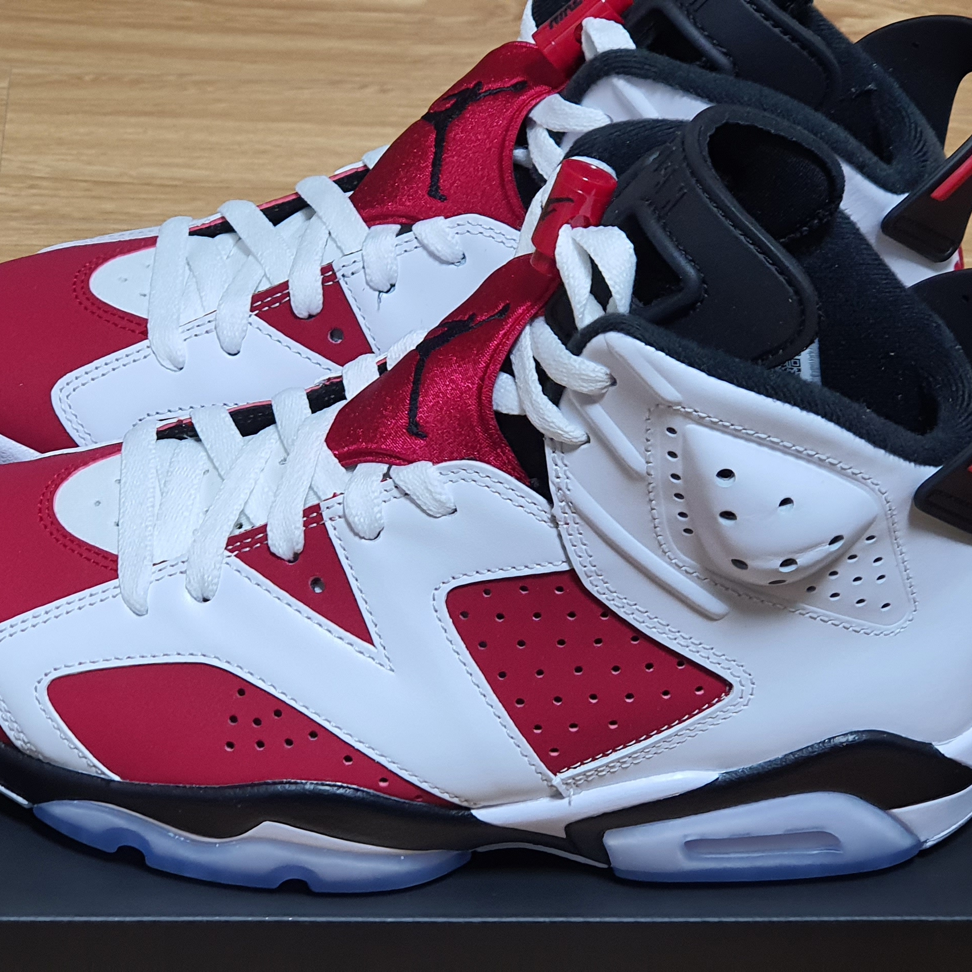 Jordan 6 Retro Carmine 2021, Jordan 4 Retro Taupe Haze 착용 스타일 - 1
