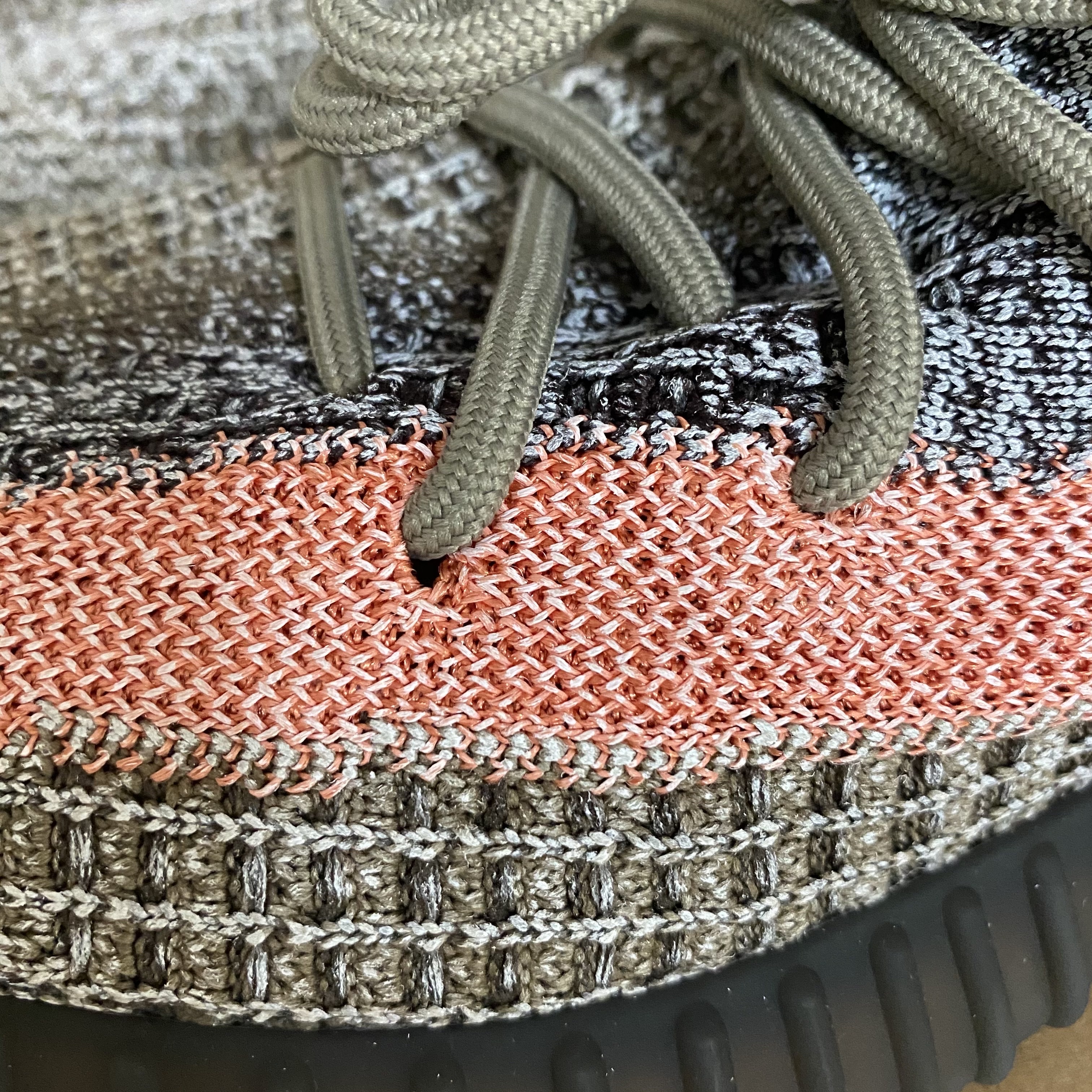 Adidas Yeezy Boost 350 V2 Ash Stone 착용 스타일