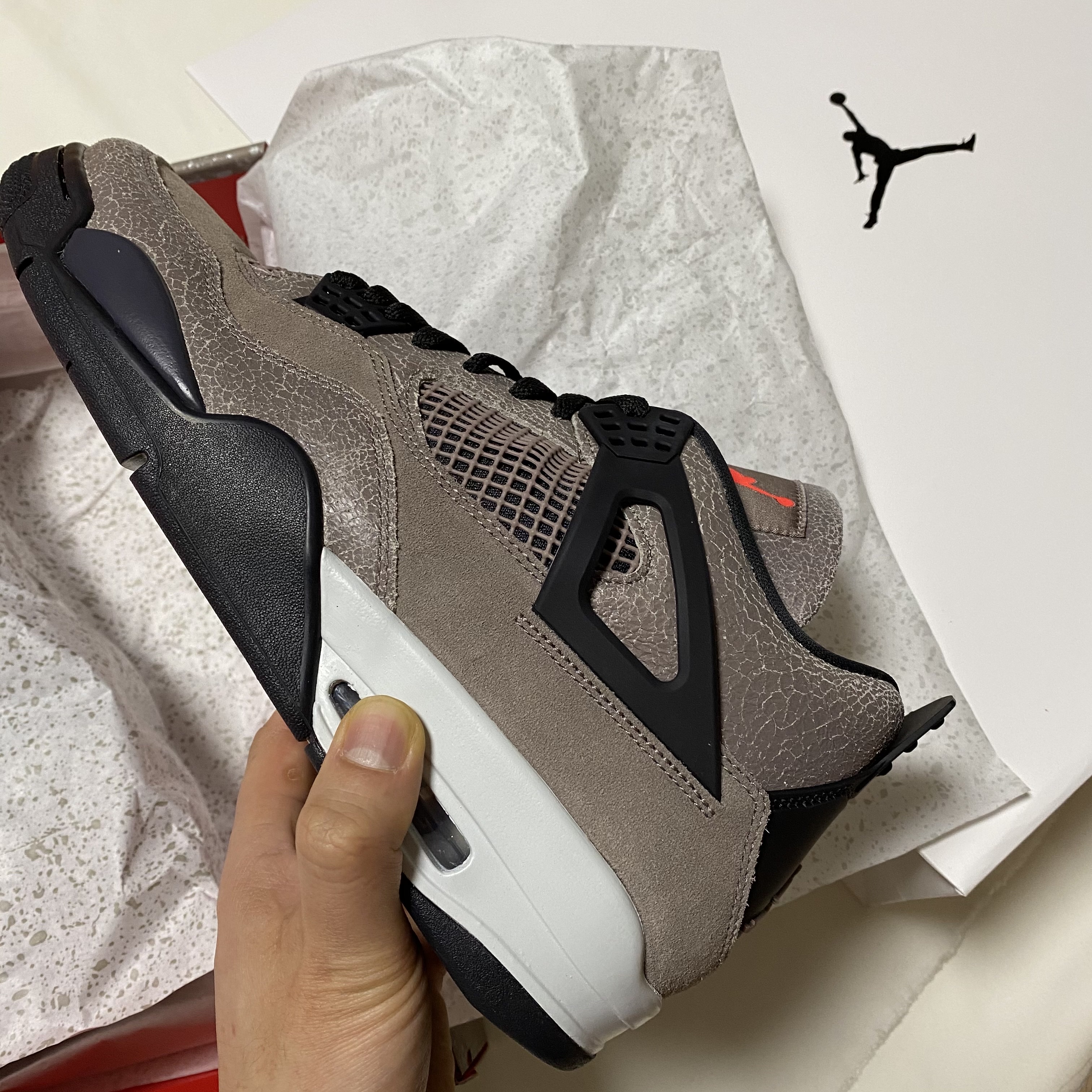 Jordan 4 Retro Taupe Haze 착용 스타일 - 1
