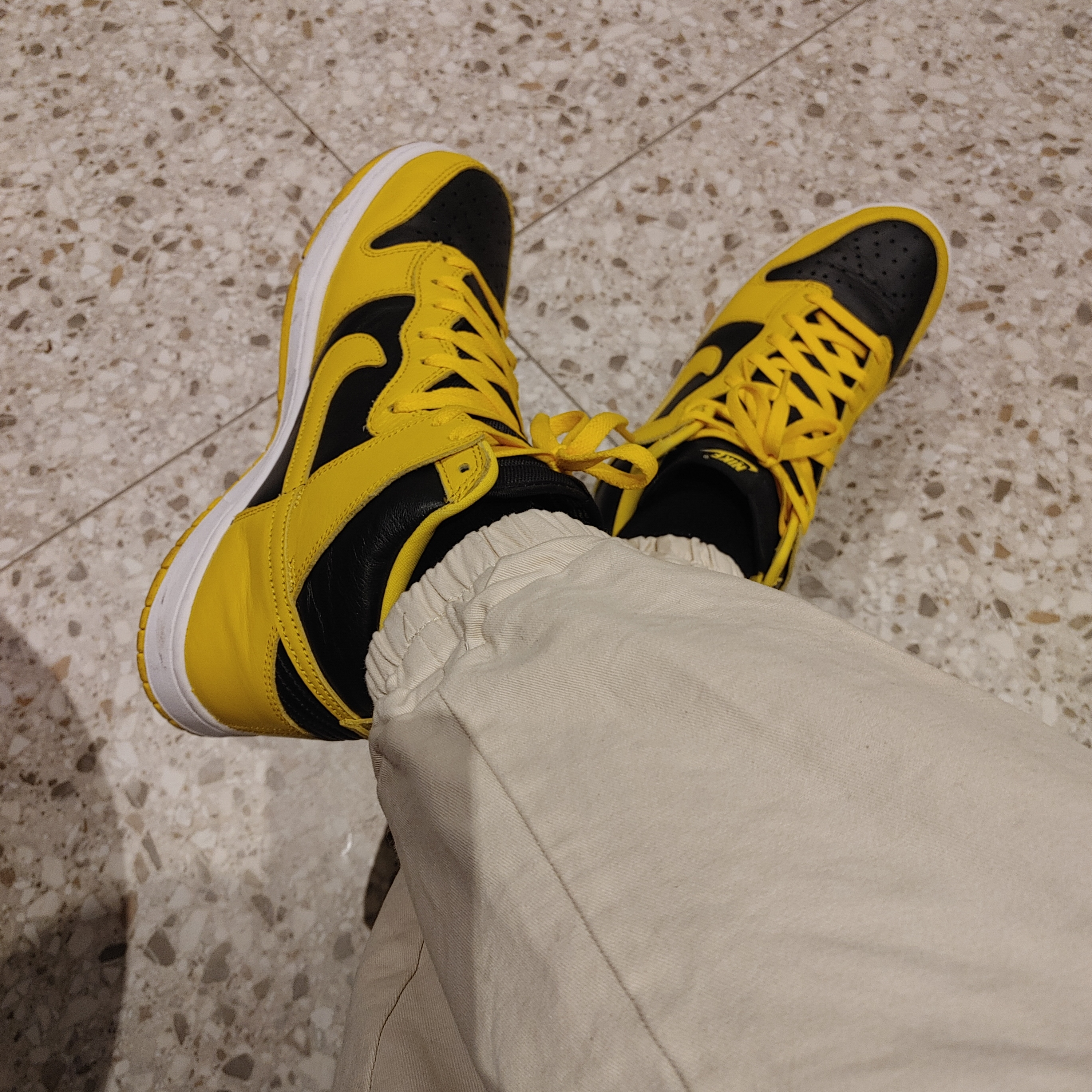 Nike Dunk High SP Varsity Maize 착용 스타일