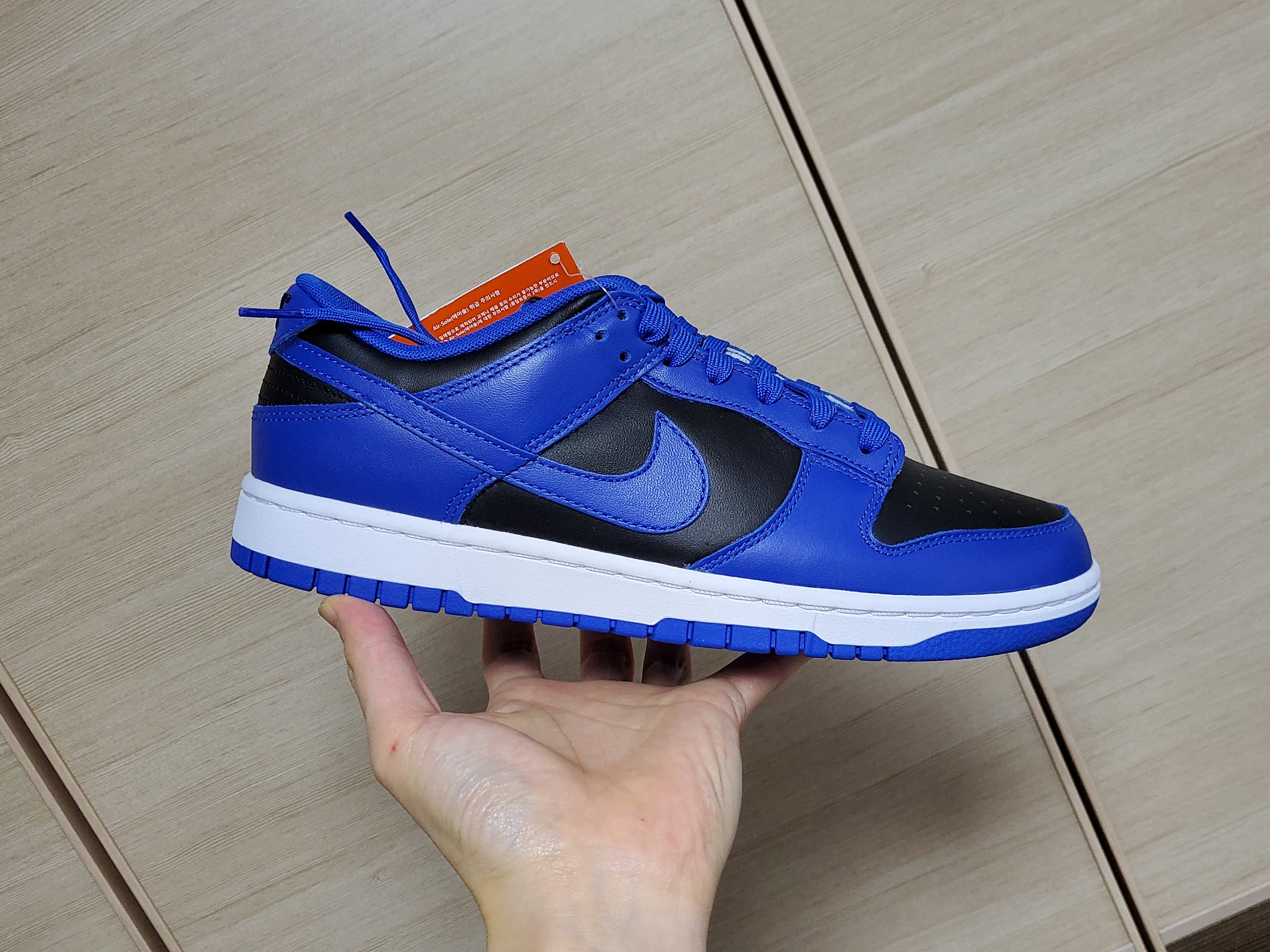 Nike Dunk Low Retro Hyper Cobalt 착용 스타일 - 3
