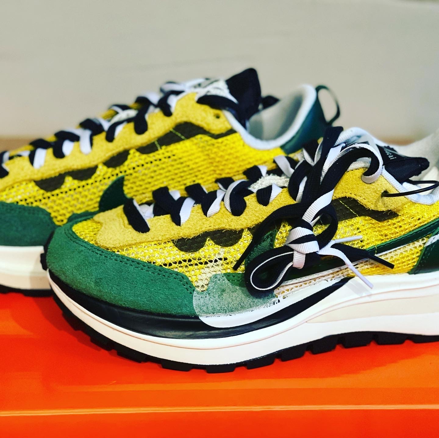 Nike x Sacai VaporWaffle Tour Yellow & Gorge Green Sail, Nike x Undercover Overbreak SP Overcast 착용 스타일 - 1