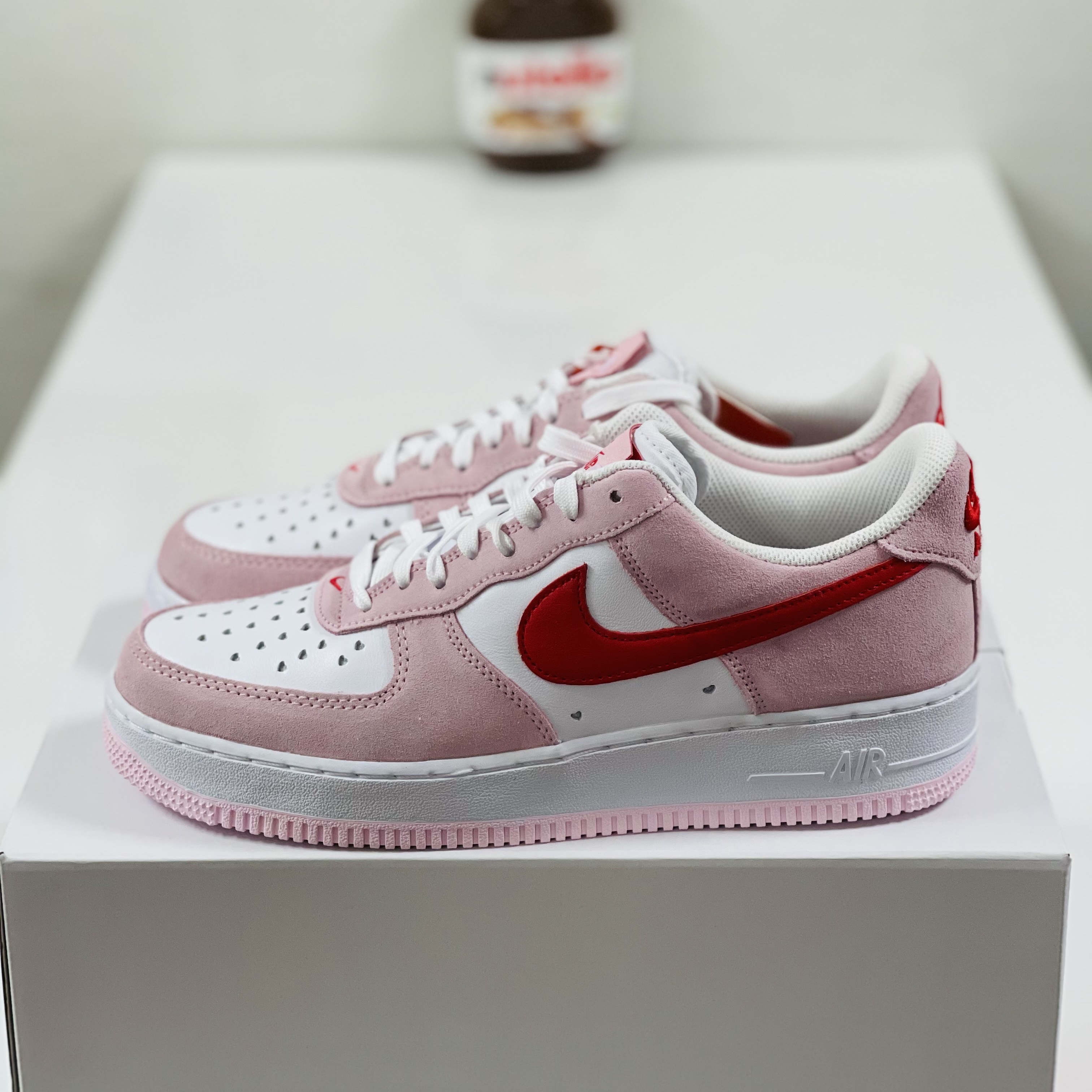 Nike Air Force 1 '07 QS Valentine's Day 착용 스타일 - 2