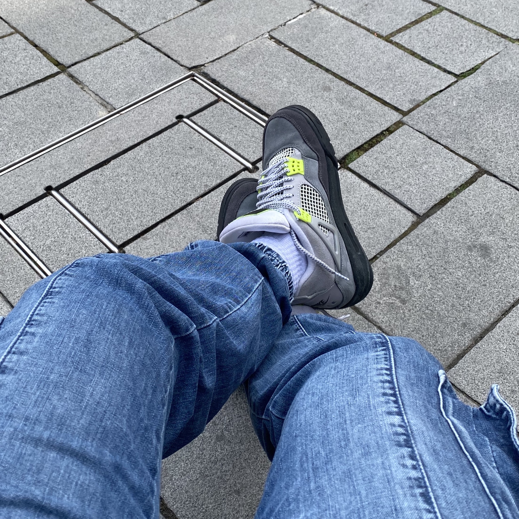 Jordan 4 Retro SE Neon 95 착용 스타일 - 2