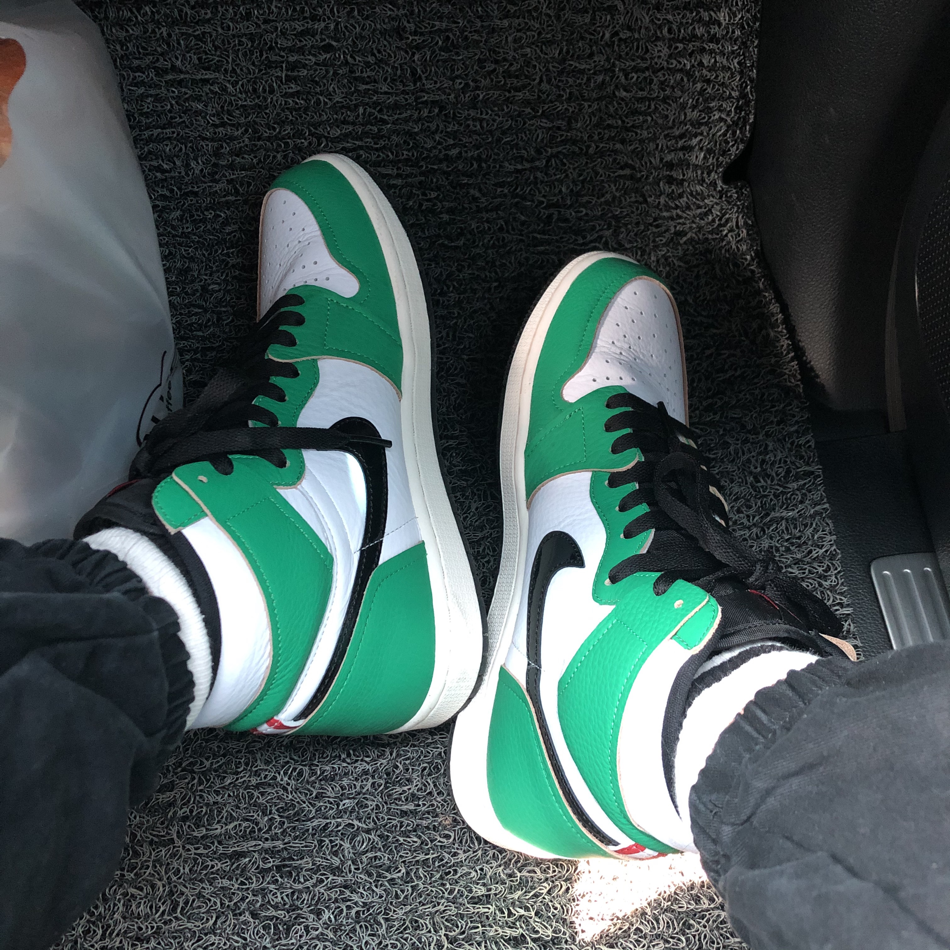 Jordan 1 Retro High OG Court Purple 2020, (W) Jordan 1 Retro High OG Lucky Green 착용 스타일 - 2