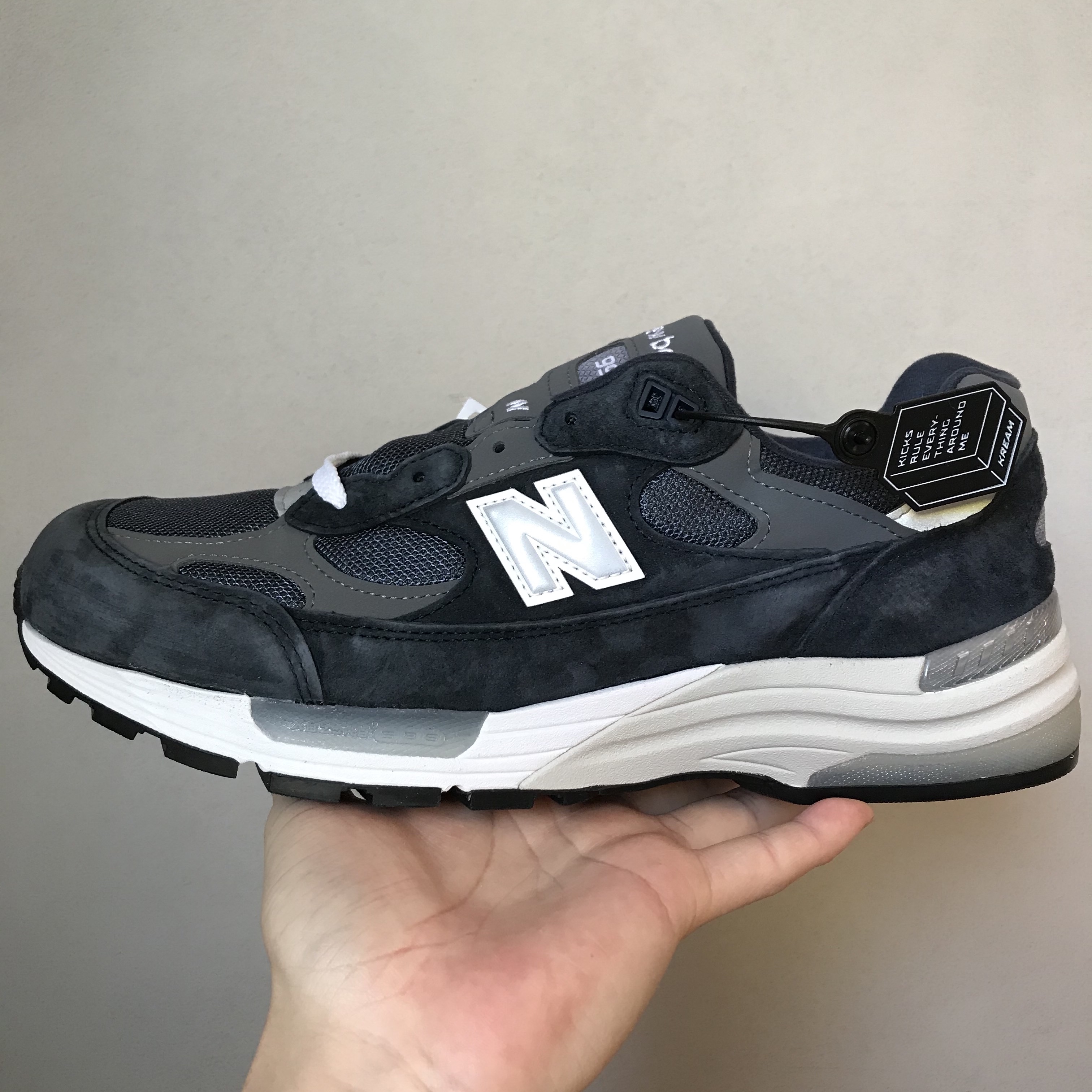 New Balance 992 Made in USA Navy 착용 스타일 - 2
