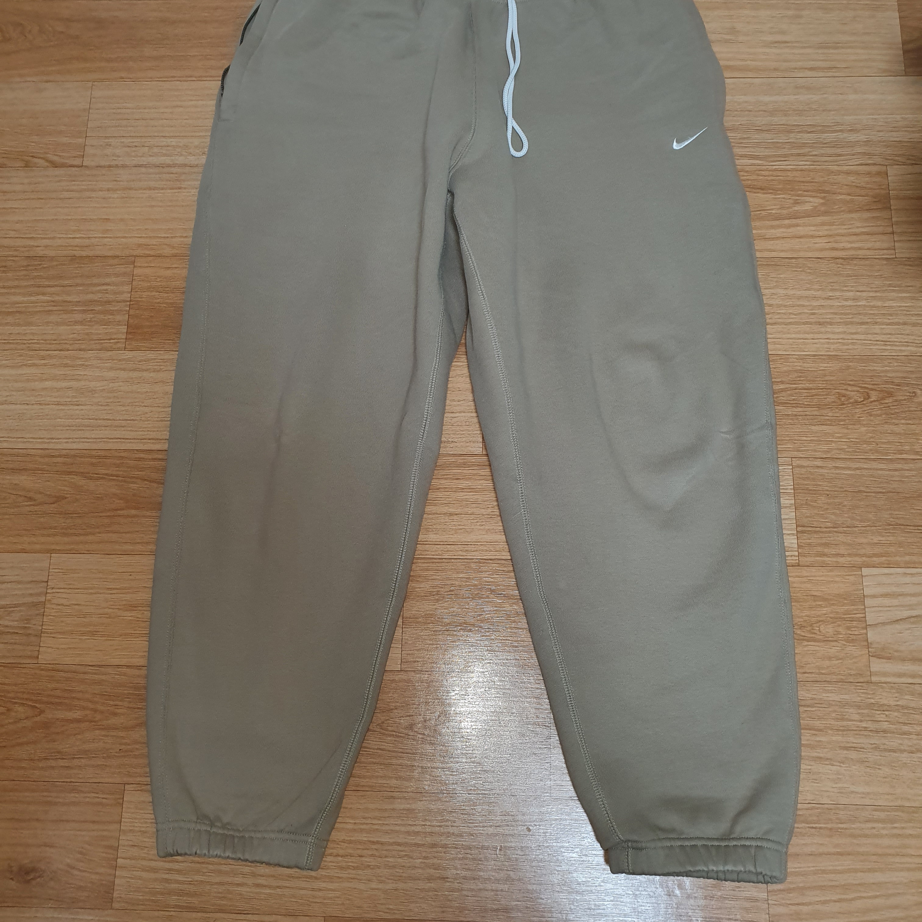 Nike NRG Solo Swoosh Fleece Pants Khaki - Asia 착용 스타일 - 1