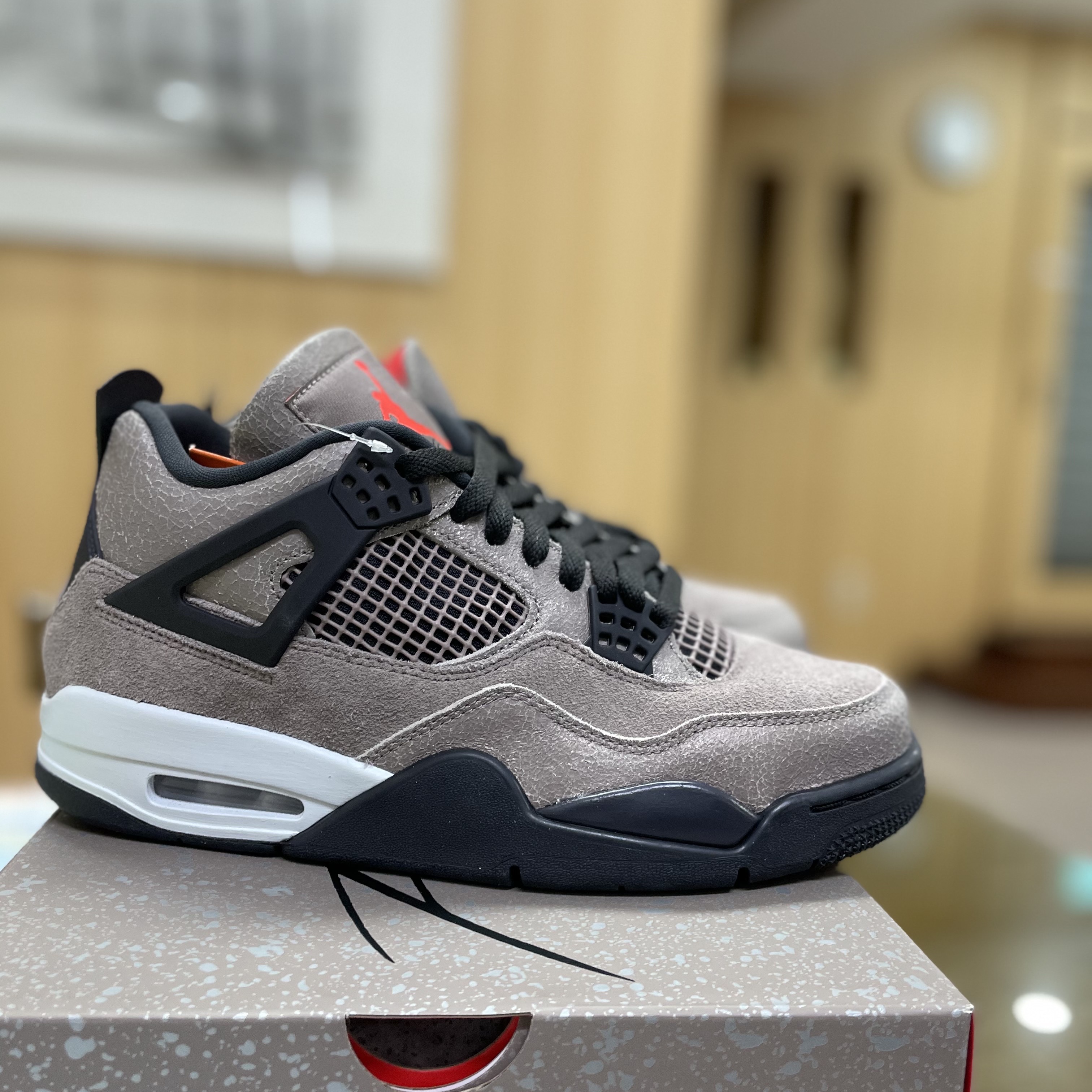 Jordan 4 Retro Taupe Haze 착용 스타일 - 3