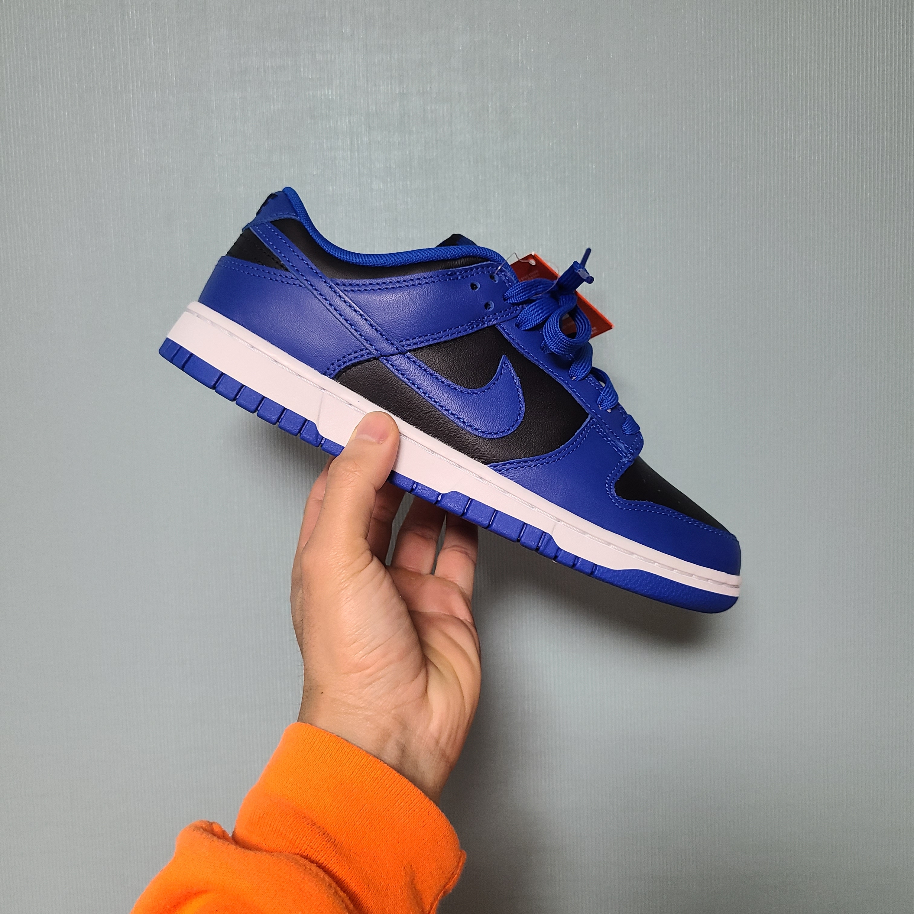 Nike Dunk Low Retro Hyper Cobalt 착용 스타일 - 1