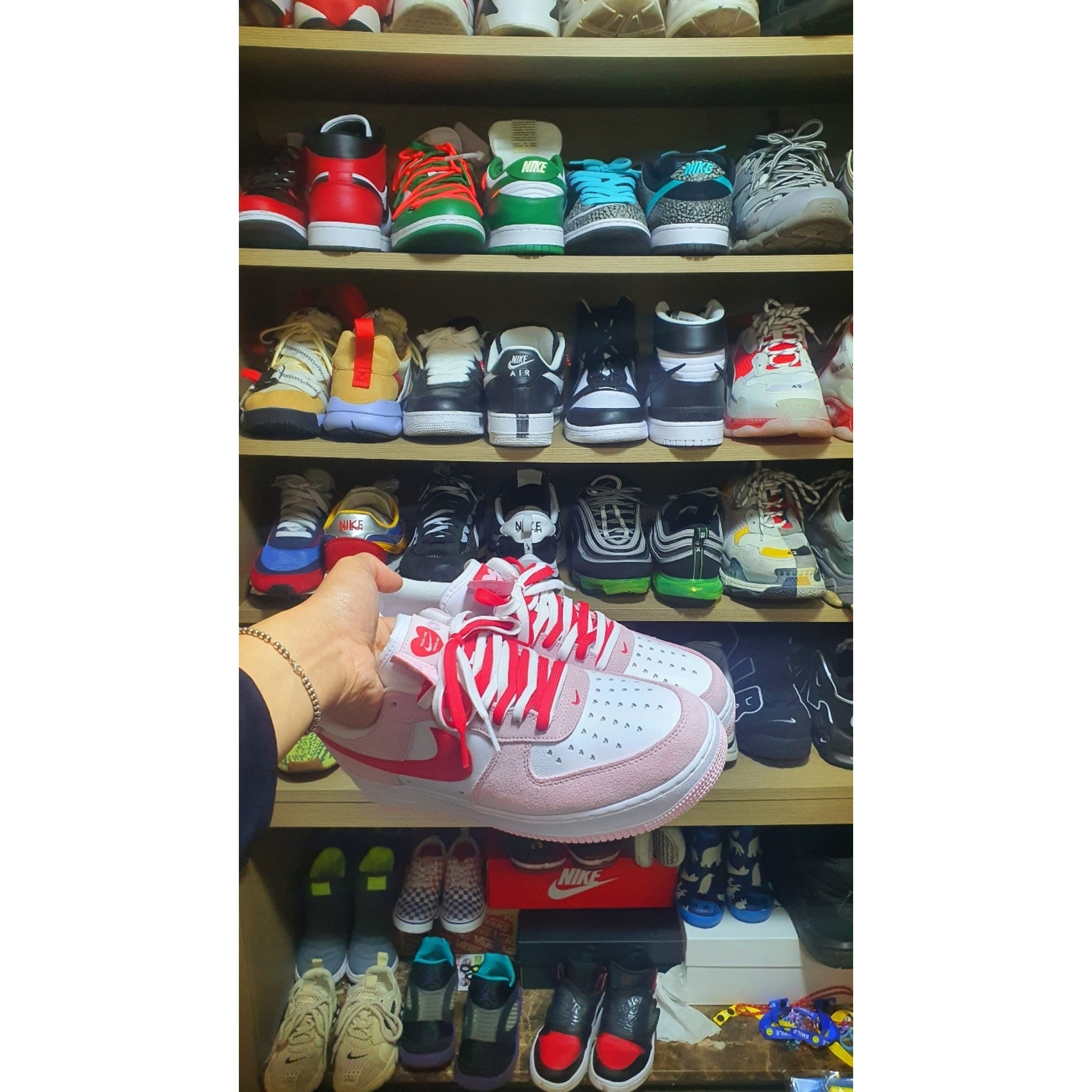 Nike Air Force 1 '07 QS Valentine's Day 착용 스타일 - 1
