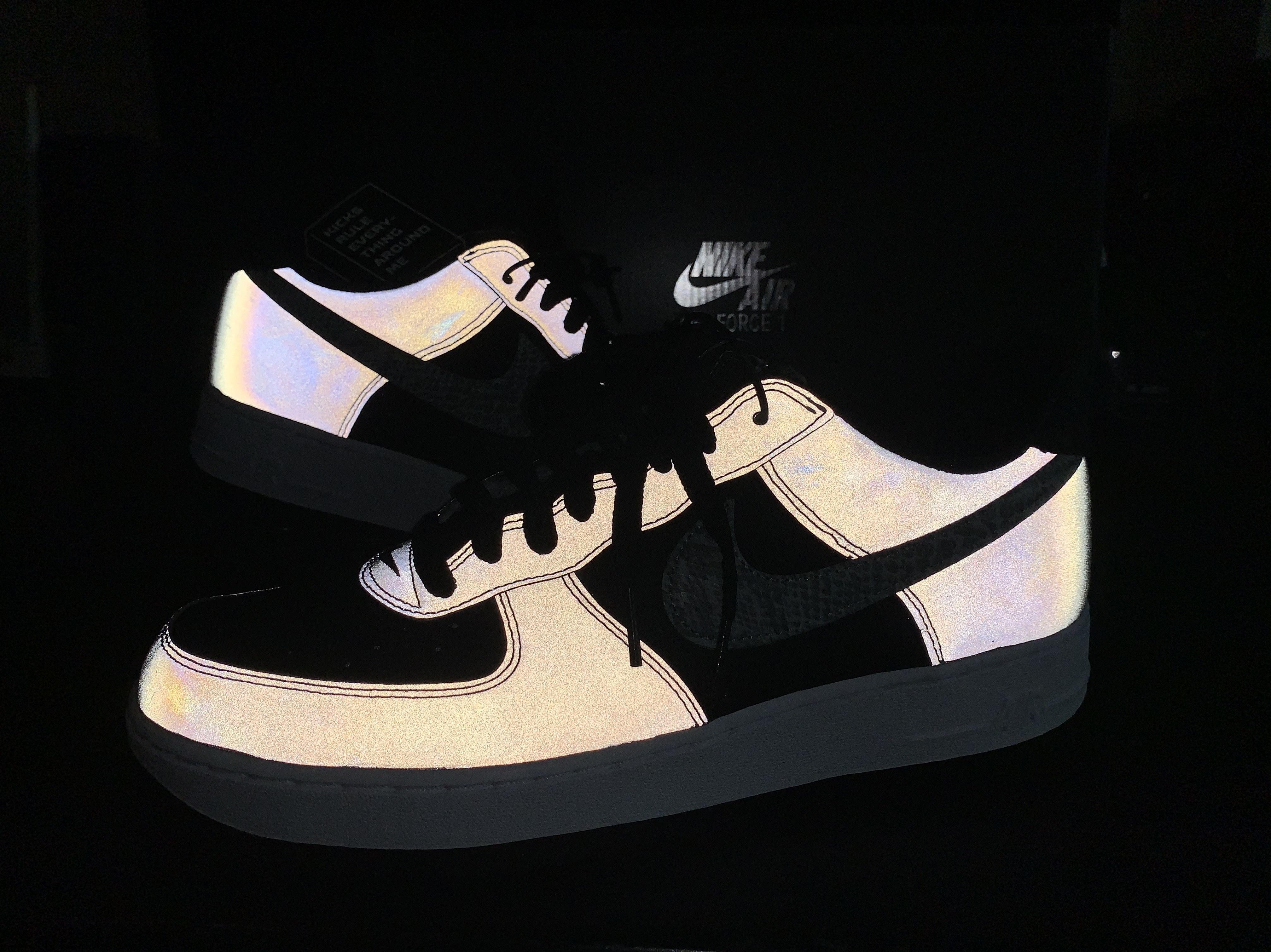 Nike Air Force 1 B Silver Snake 착용 스타일 - 3