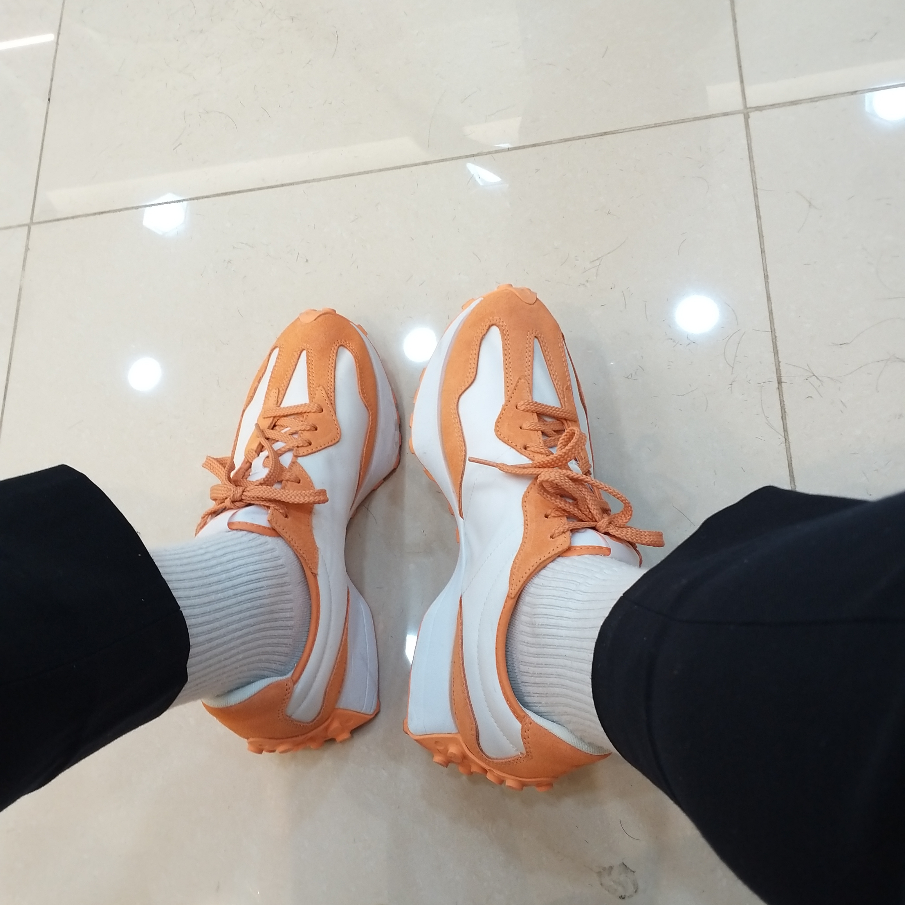 New Balance x Asos 327 Cantaloupe 착용 스타일