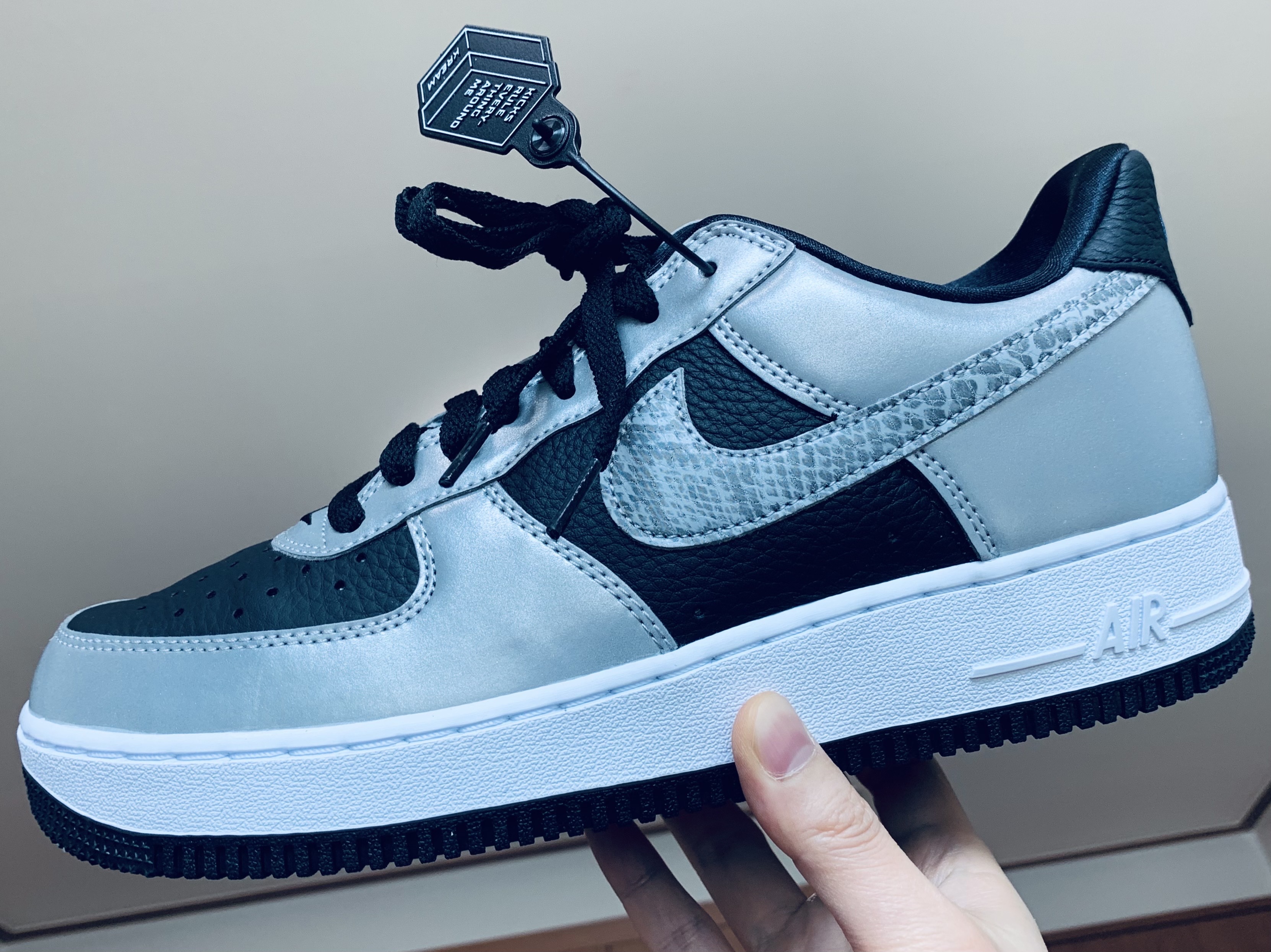 Nike Air Force 1 B Silver Snake 착용 스타일 - 1