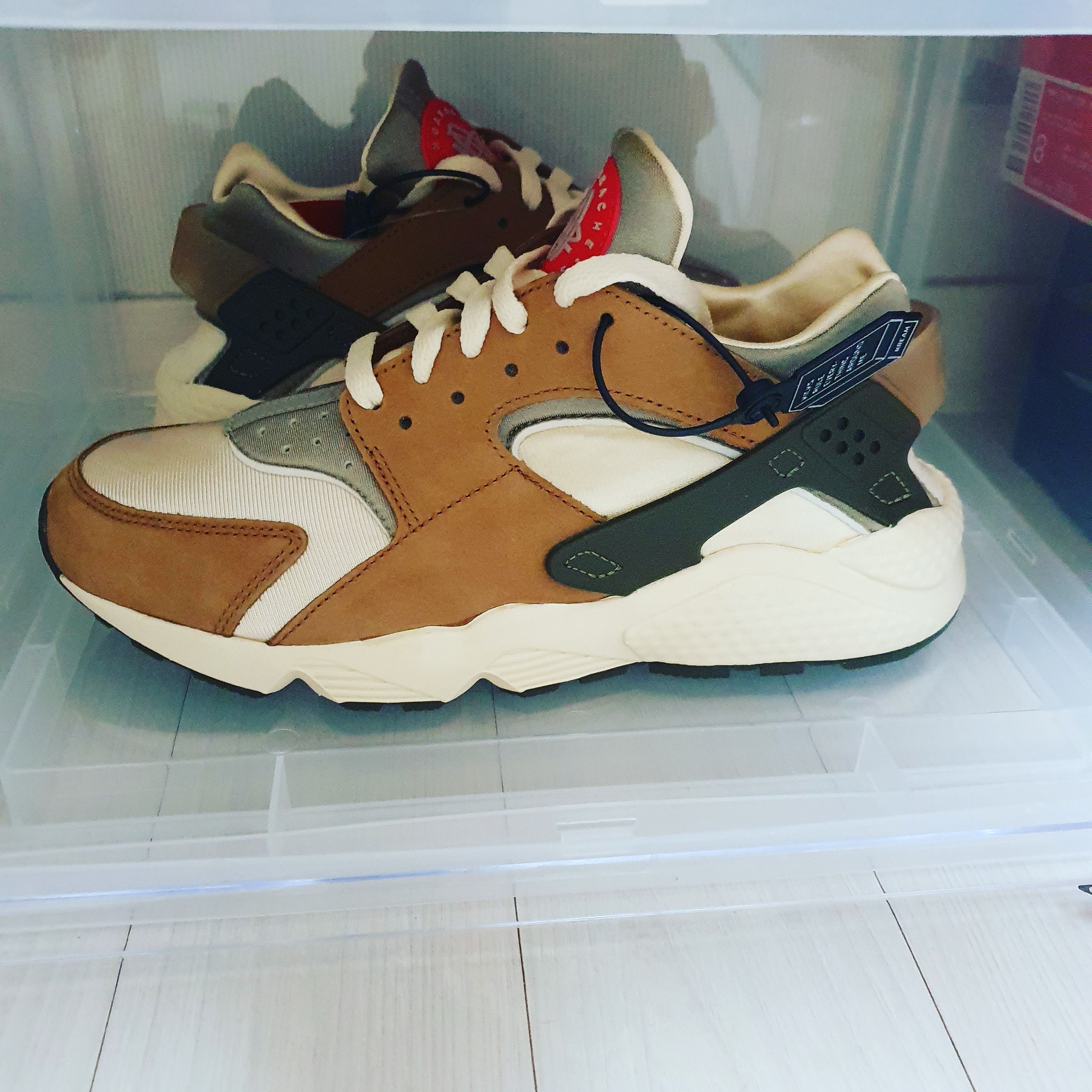 Nike x Stussy Air Huarache LE Desert Oak 착용 스타일