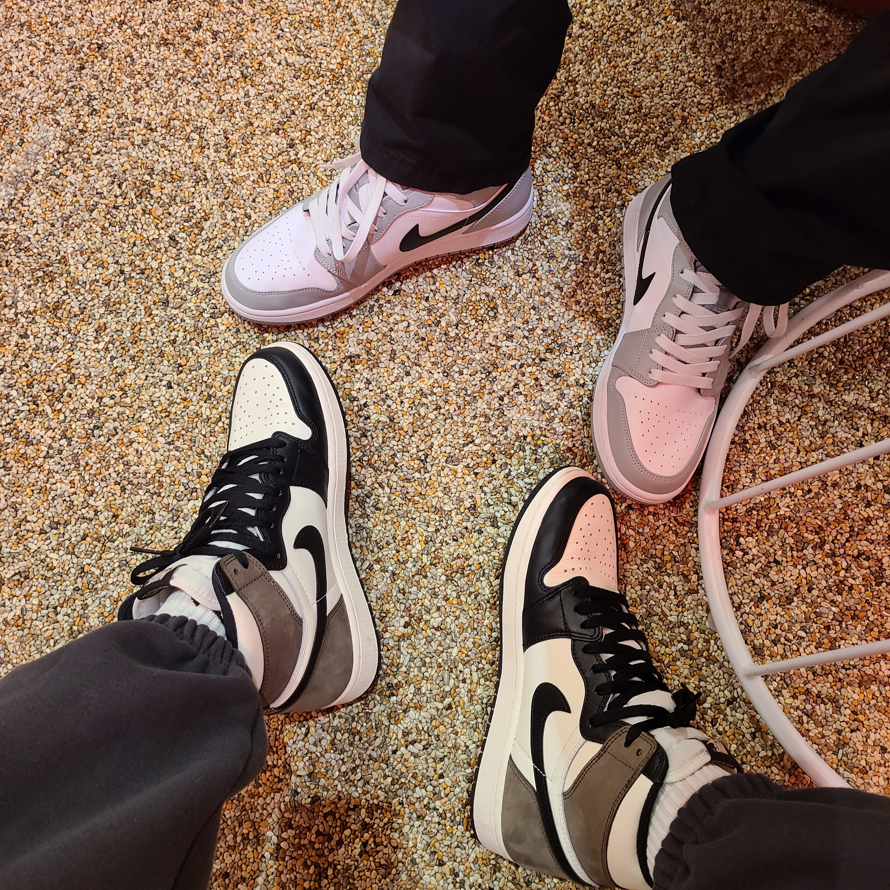 Jordan 1 Retro High OG Black Mocha, Jordan 1 Mid Light Smoke Grey 착용 스타일 - 2