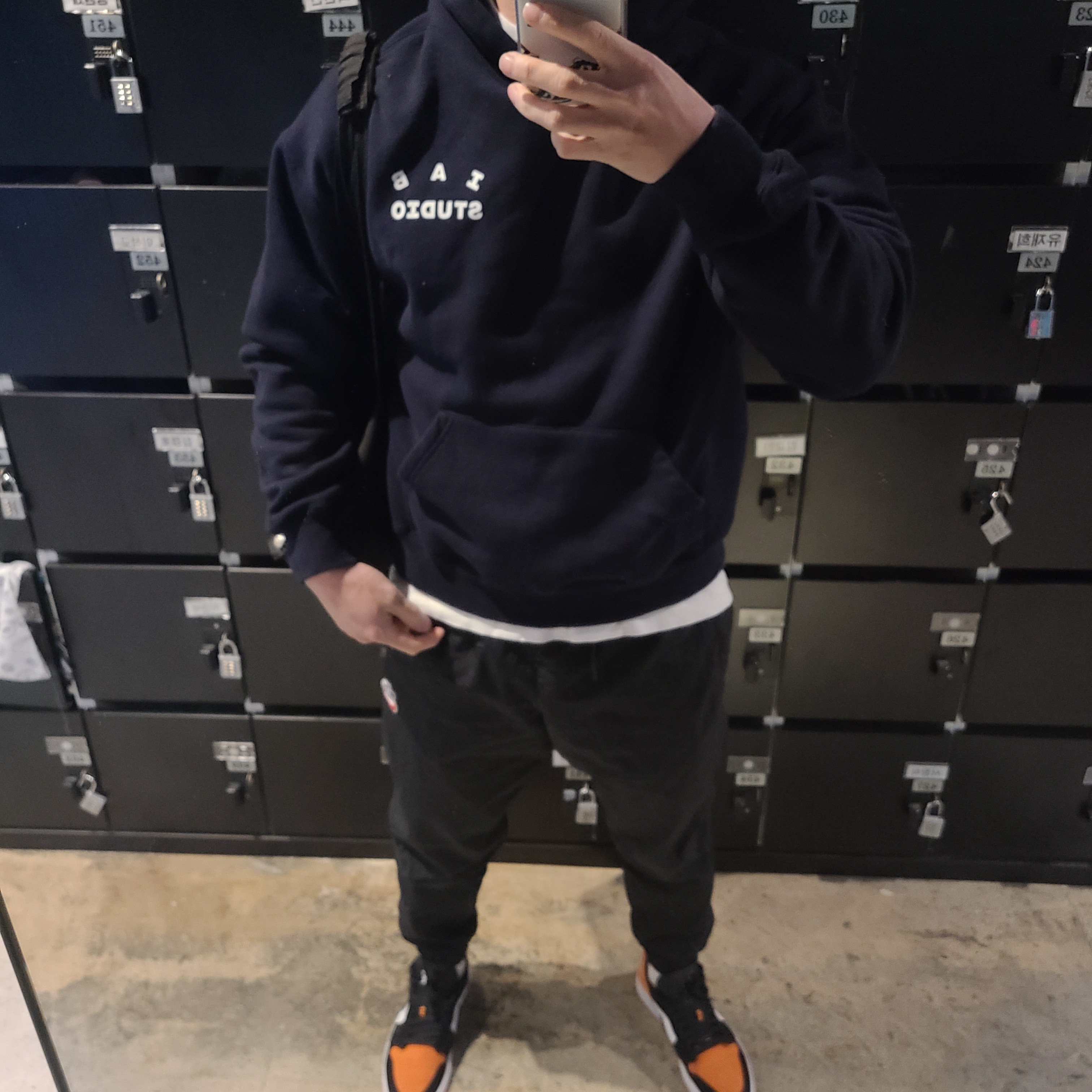 IAB Studio Hoodie Navy - 21SS, Jordan 1 Low Shattered Backboard 착용 스타일